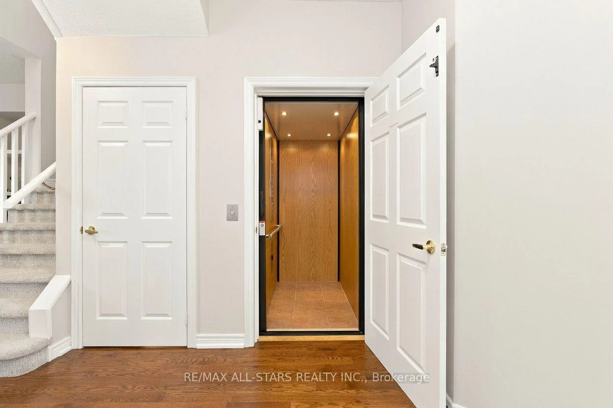 Photo 57 of 39 Louisbourg Way, Markham, Greensborough — HOMEH