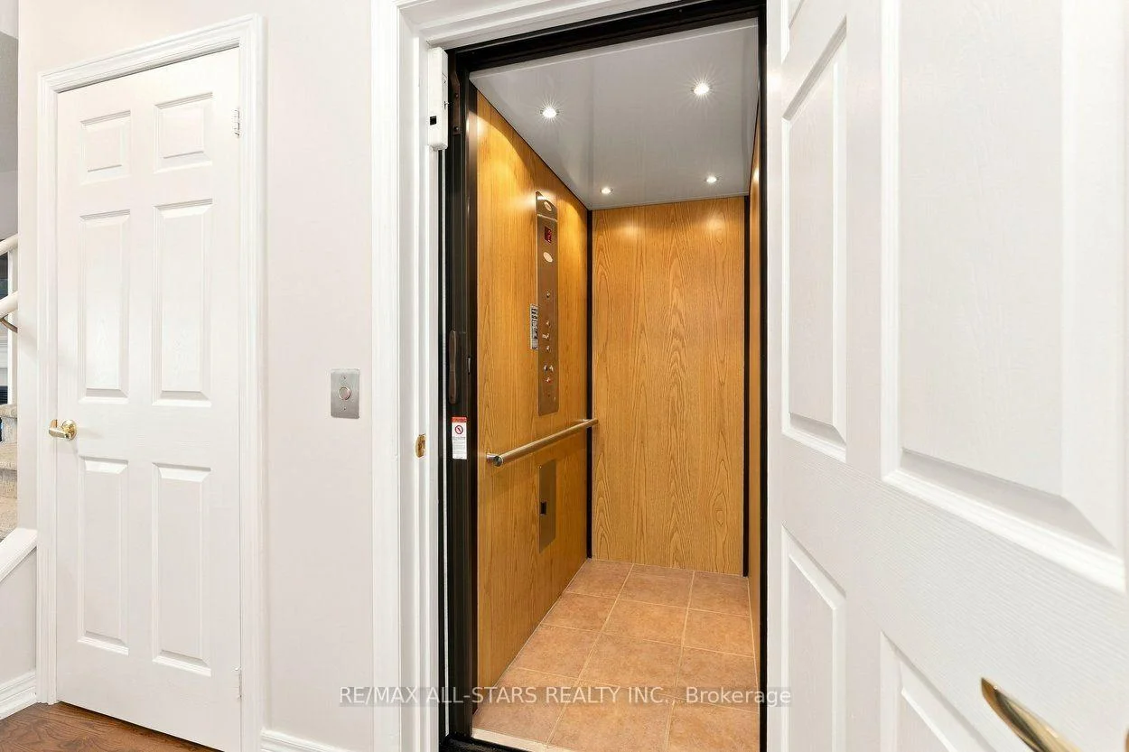Photo 58 of 39 Louisbourg Way, Markham, Greensborough — HOMEH