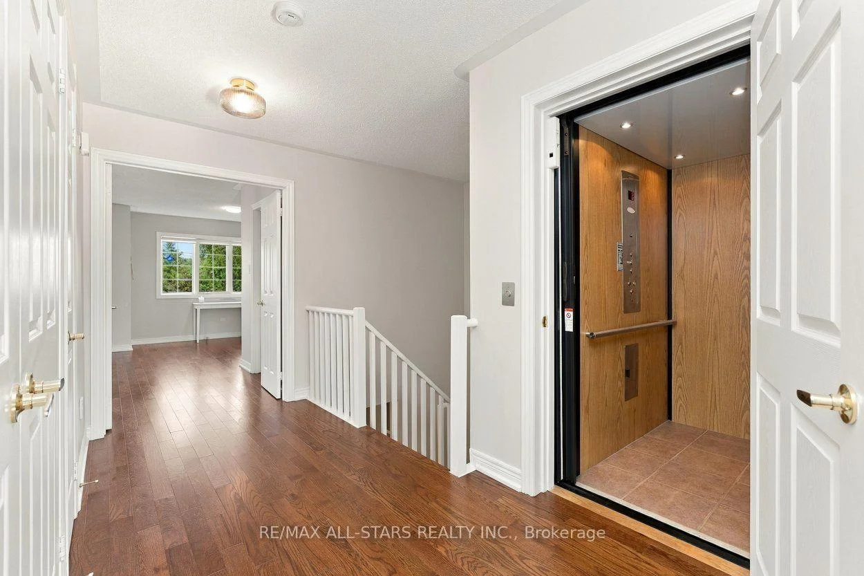 Photo 61 of 39 Louisbourg Way, Markham, Greensborough — HOMEH