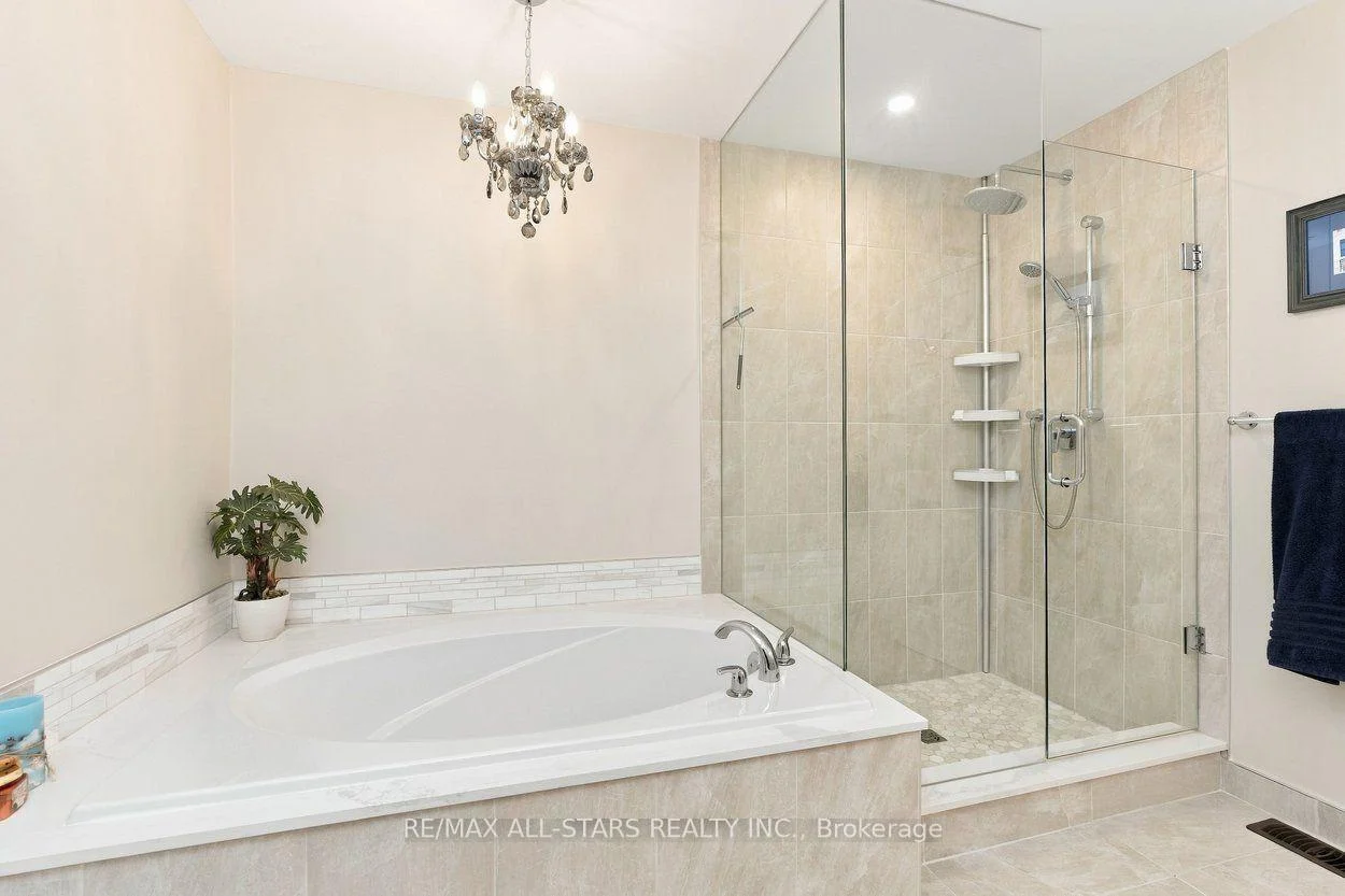 Photo 76 of 39 Louisbourg Way, Markham, Greensborough — HOMEH