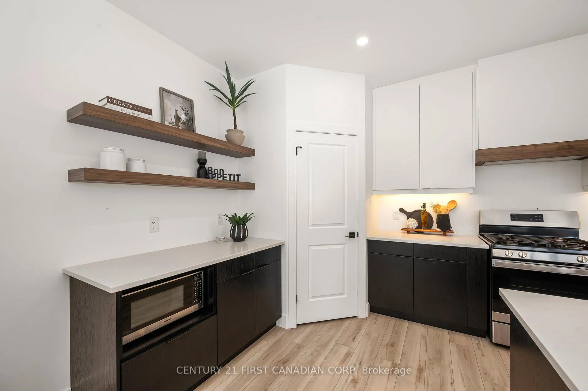 Photo 5 of Unit 33, 1820 Canvas Way, London, North B — HOMEH