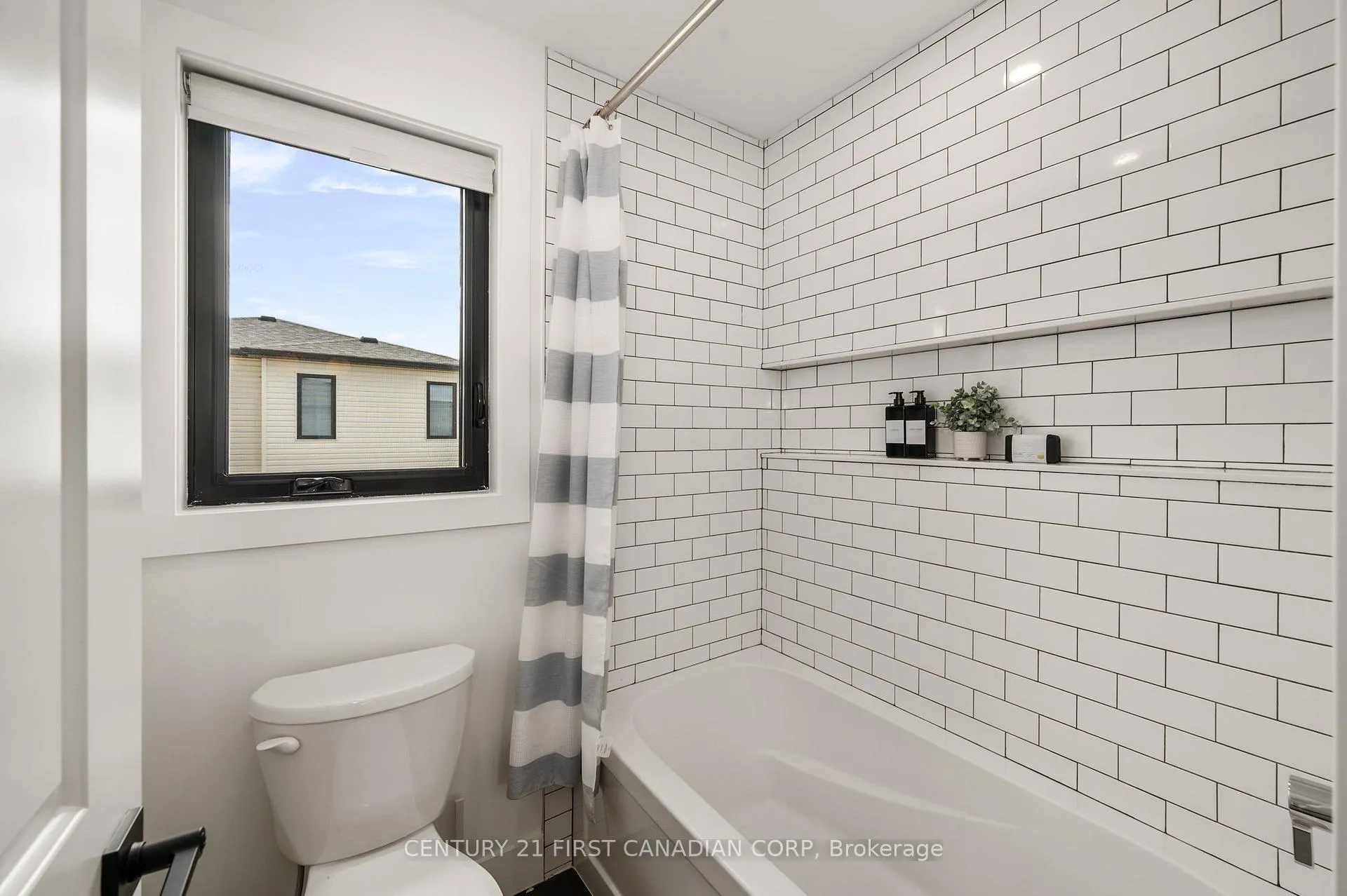 Photo 15 of Unit 33, 1820 Canvas Way, London, North B — HOMEH