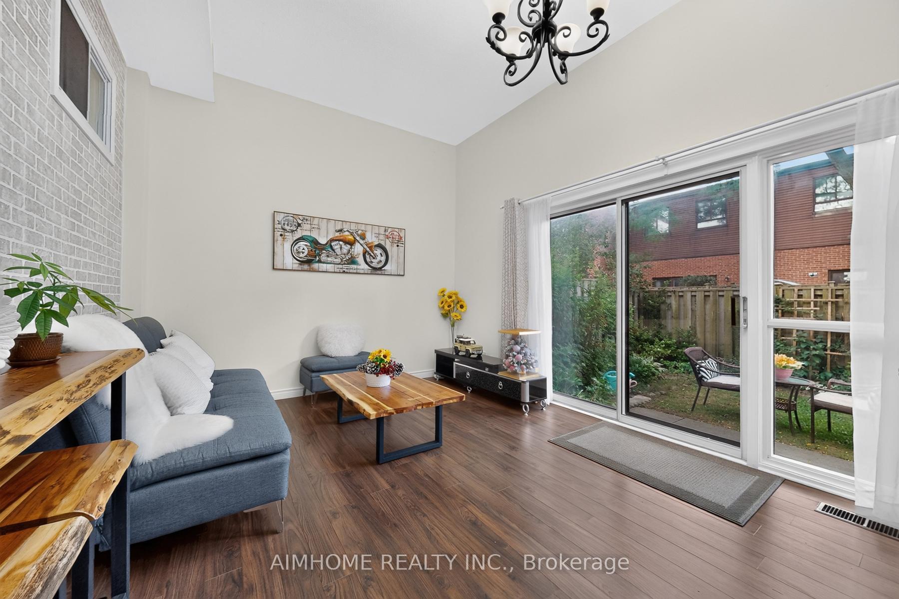 Photo 2 of 85 Song Meadoway, North York, Hillcrest Village — HOMEH