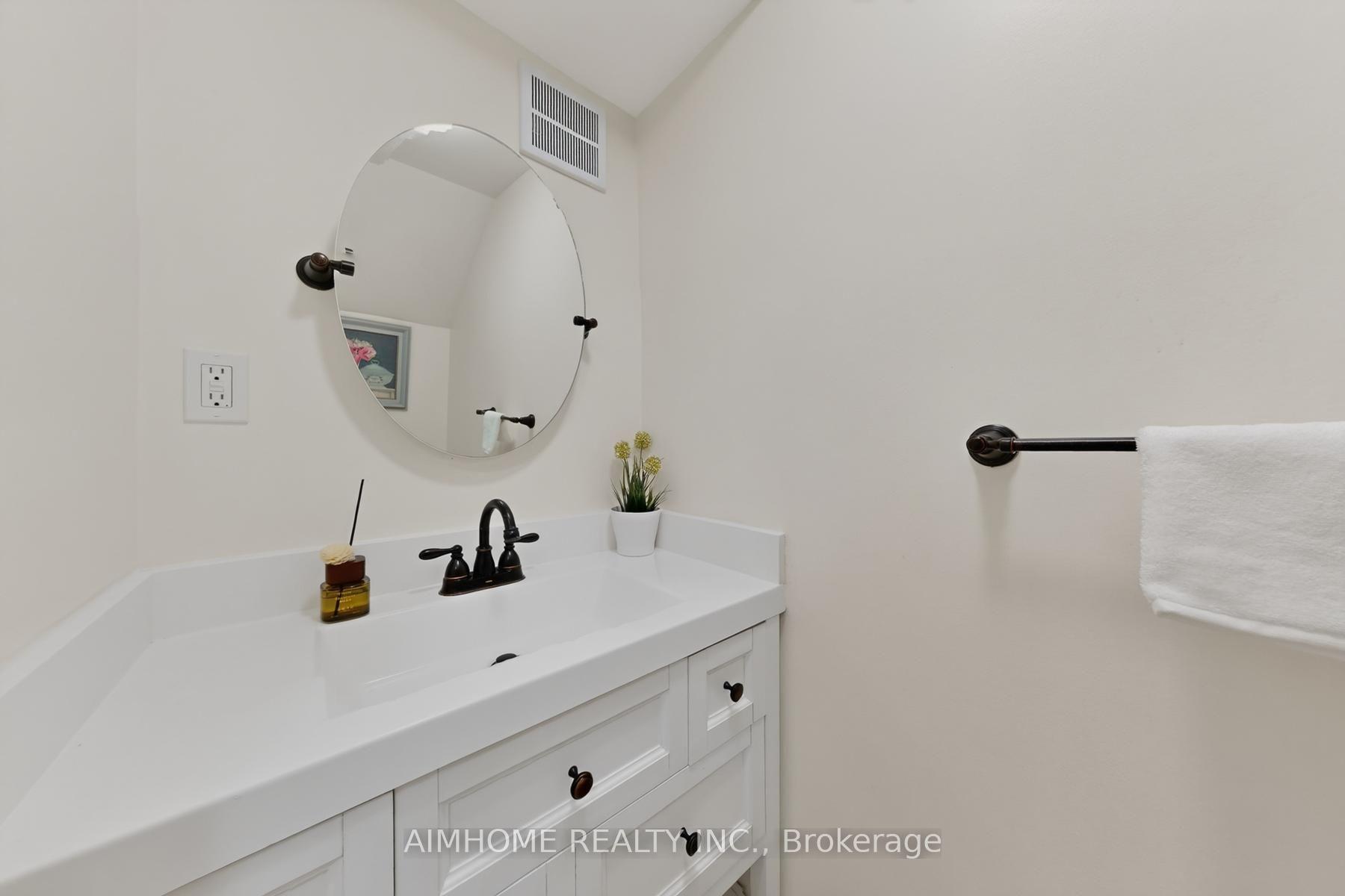 Photo 19 of 85 Song Meadoway, North York, Hillcrest Village — HOMEH