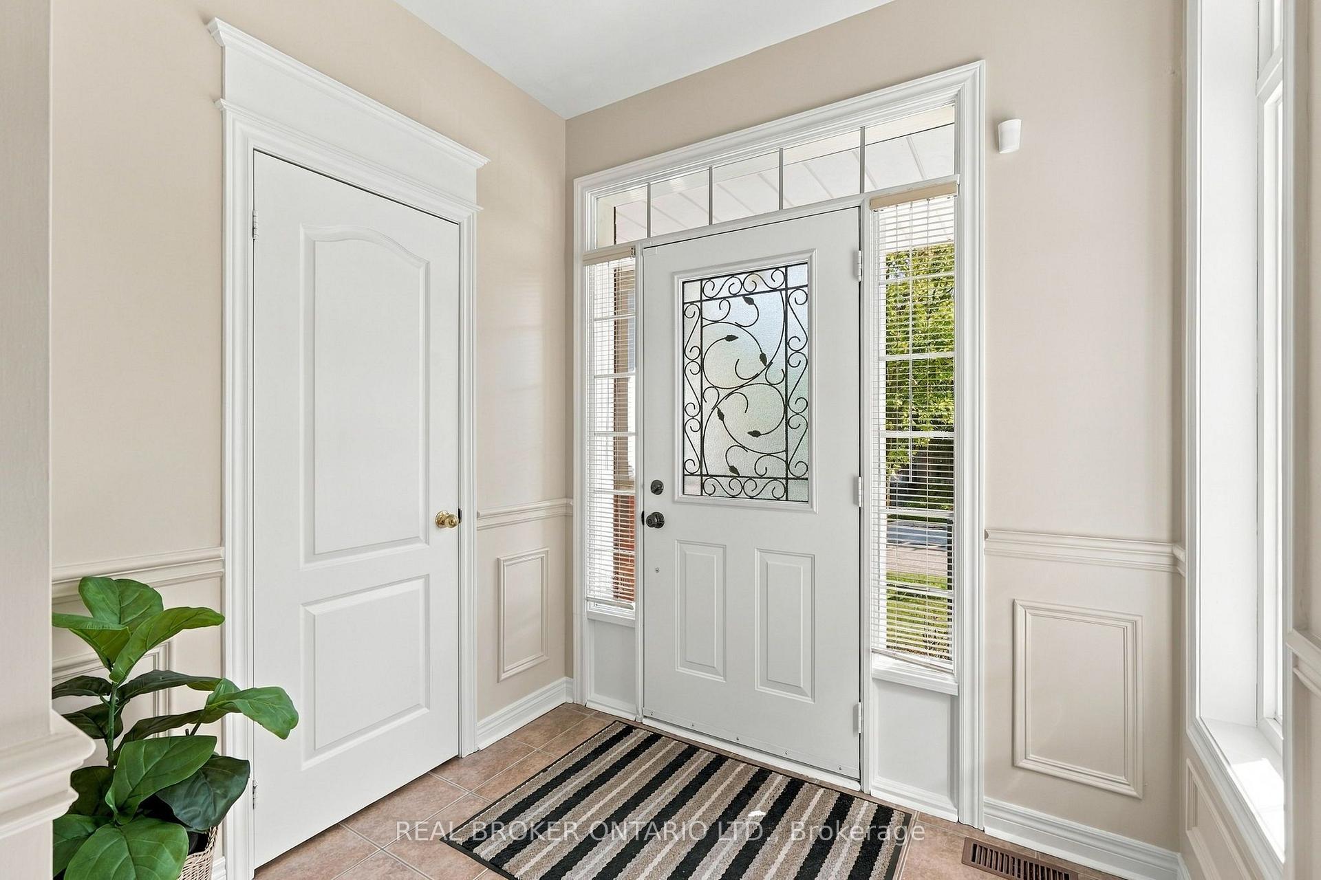 Photo 4 of 621 Society Crescent, Newmarket, Summerhill Estates — HOMEH