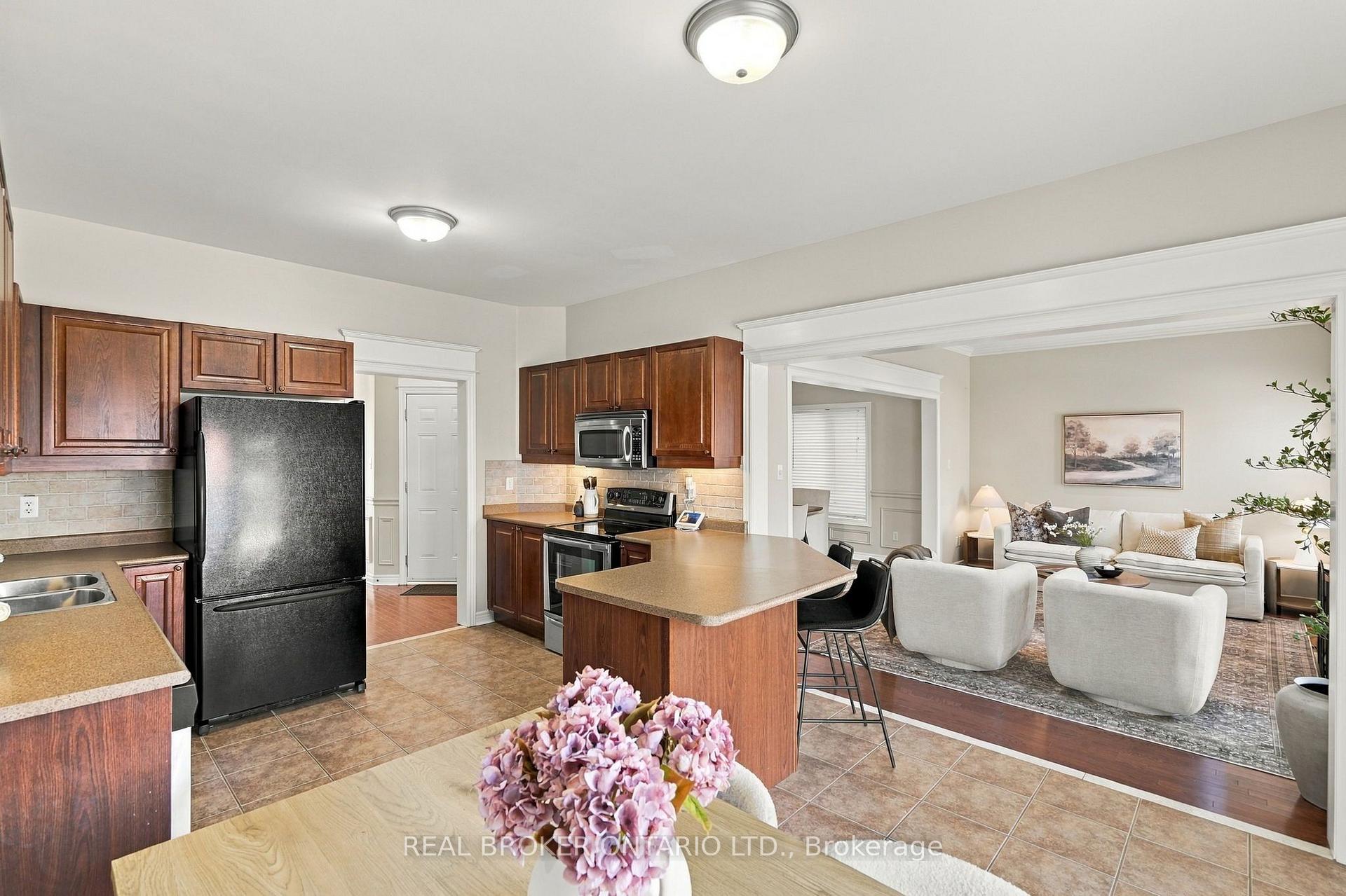 Photo 16 of 621 Society Crescent, Newmarket, Summerhill Estates — HOMEH