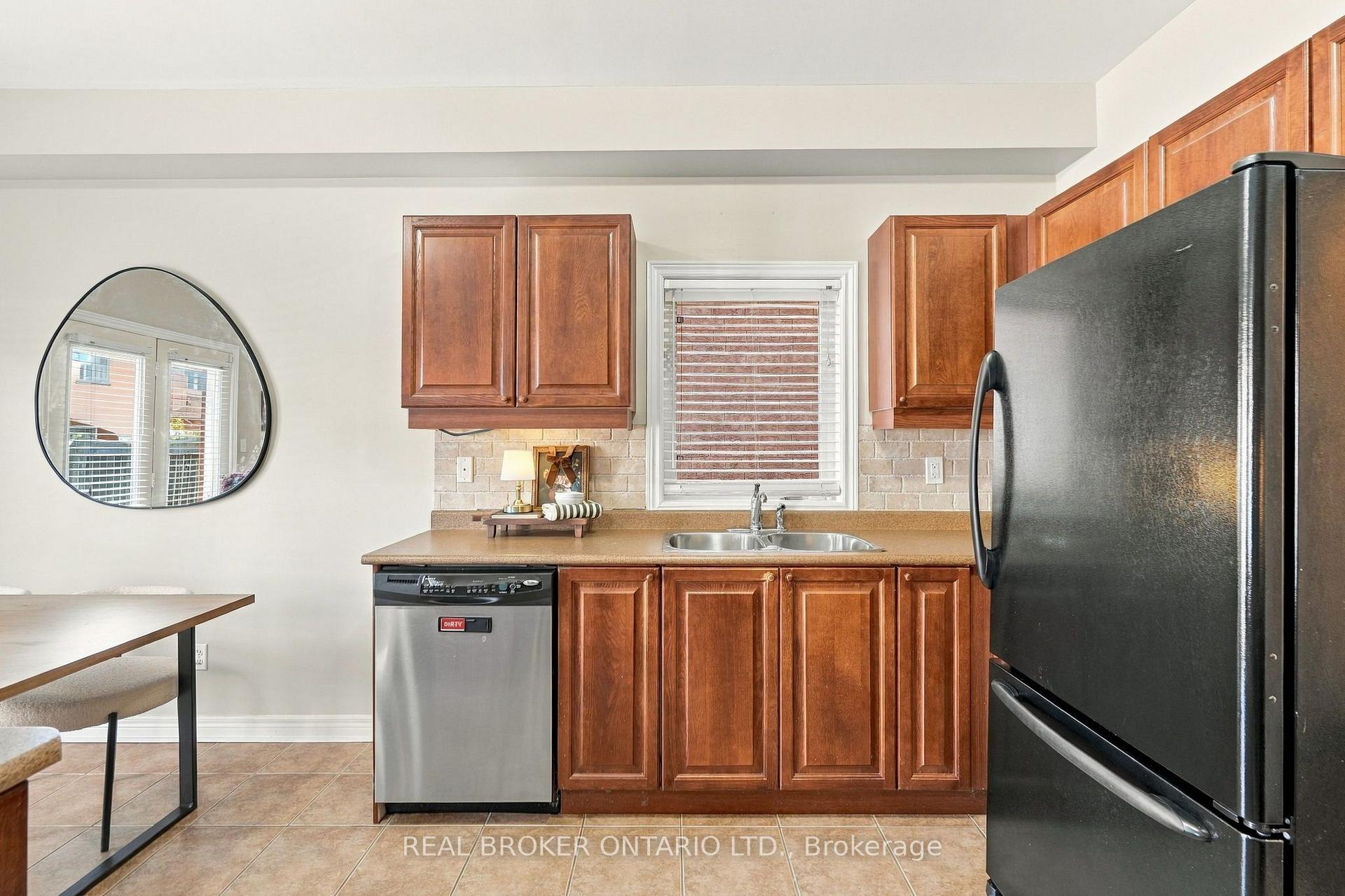 Photo 17 of 621 Society Crescent, Newmarket, Summerhill Estates — HOMEH