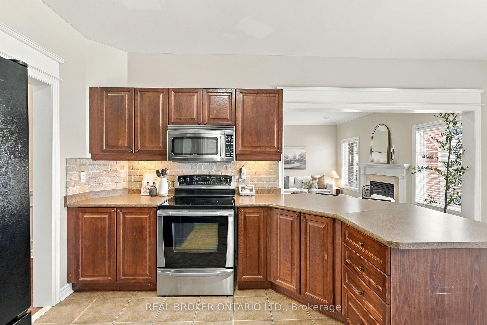 Photo 18 of 621 Society Crescent, Newmarket, Summerhill Estates — HOMEH