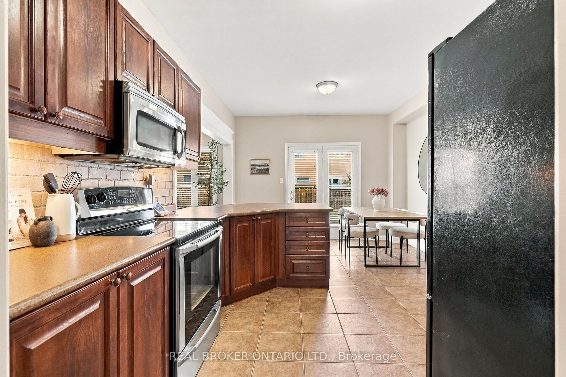 Photo 19 of 621 Society Crescent, Newmarket, Summerhill Estates — HOMEH