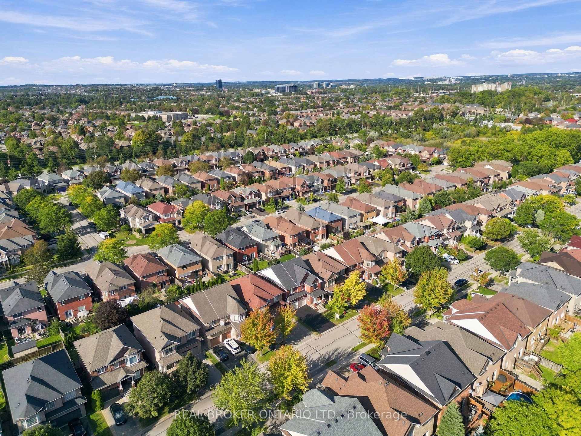 Photo 47 of 621 Society Crescent, Newmarket, Summerhill Estates — HOMEH
