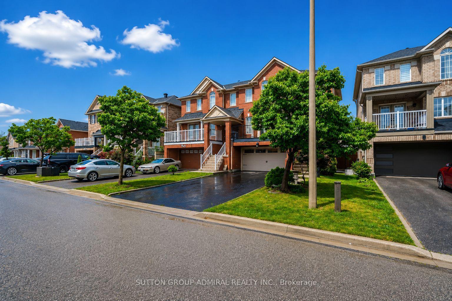 Photo 3 of 43 Mainland Crescent, Vaughan, Vellore Village — HOMEH
