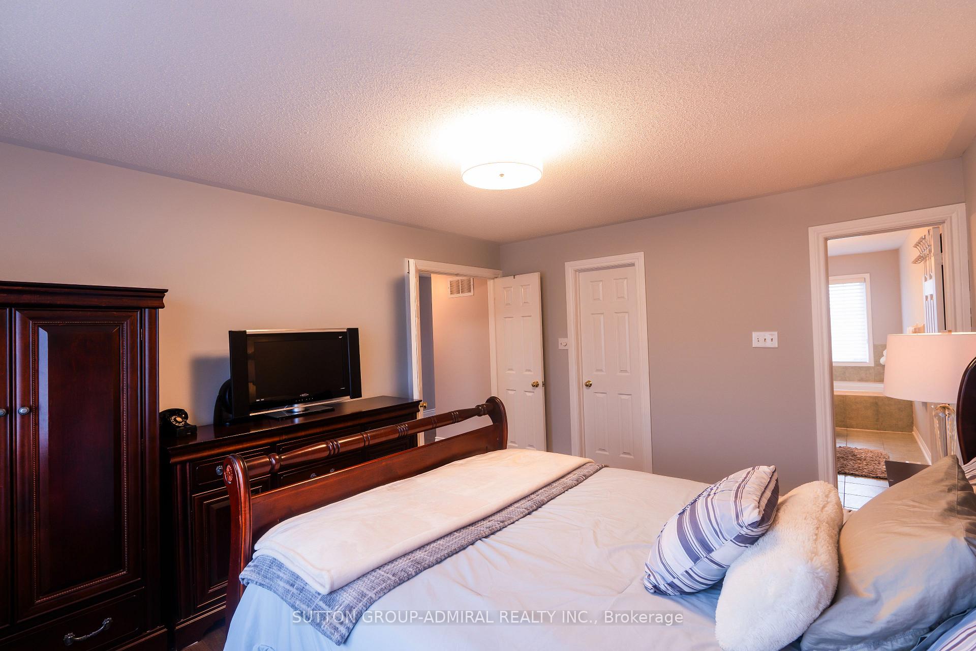 Photo 23 of 43 Mainland Crescent, Vaughan, Vellore Village — HOMEH
