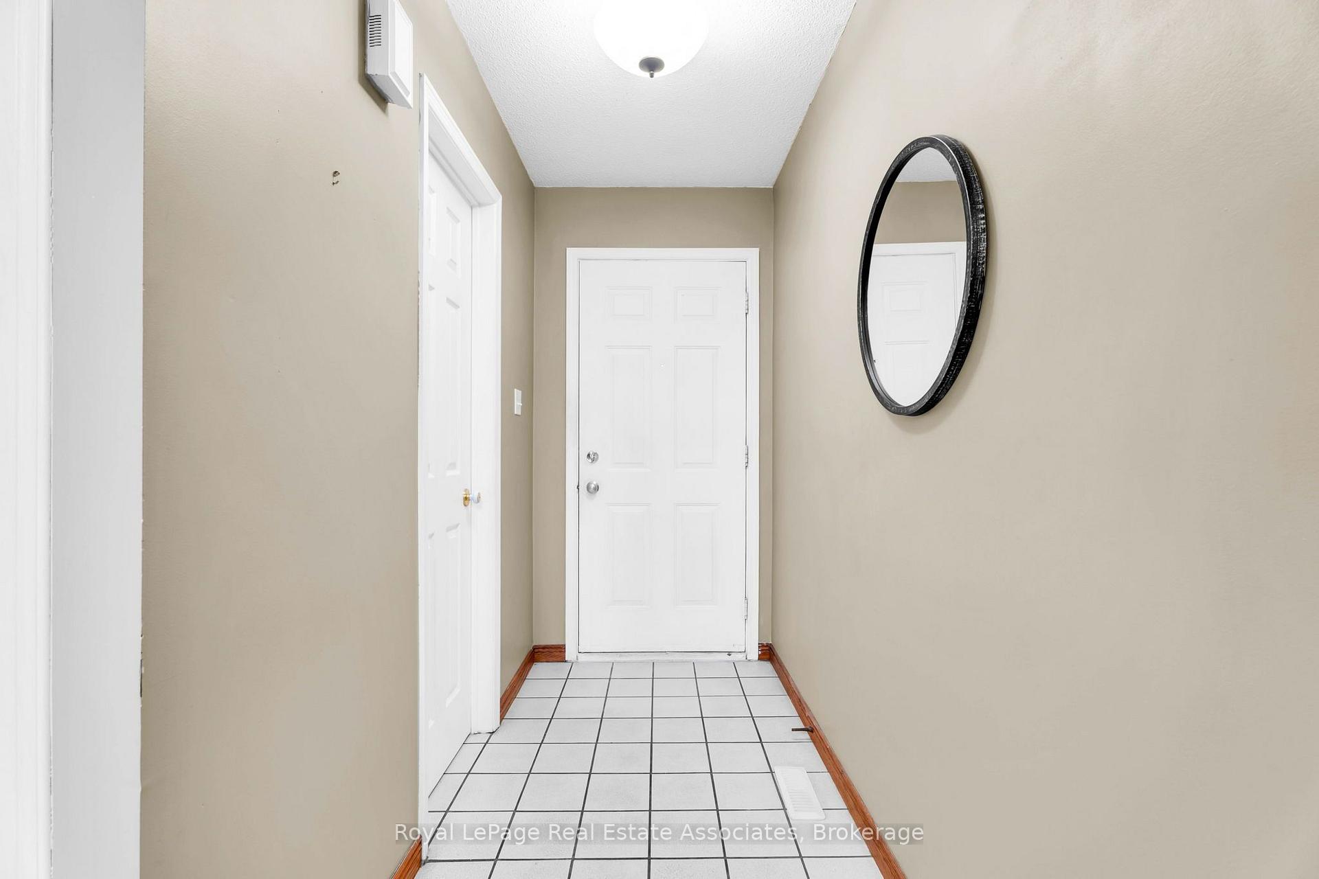 Photo 4 of 9 Windwood Drive, Etobicoke, West Humber-Clairville — HOMEH