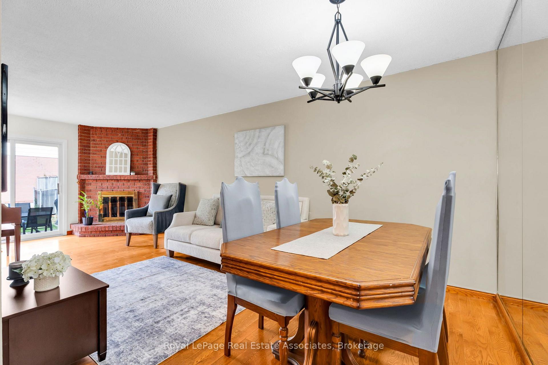 Photo 7 of 9 Windwood Drive, Etobicoke, West Humber-Clairville — HOMEH