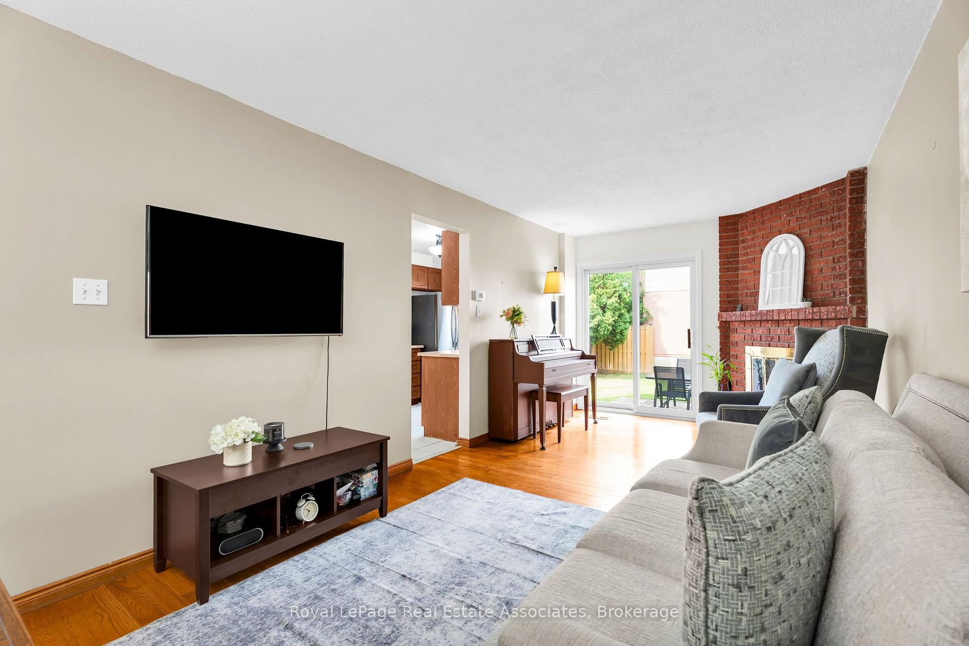 Photo 10 of 9 Windwood Drive, Etobicoke, West Humber-Clairville — HOMEH