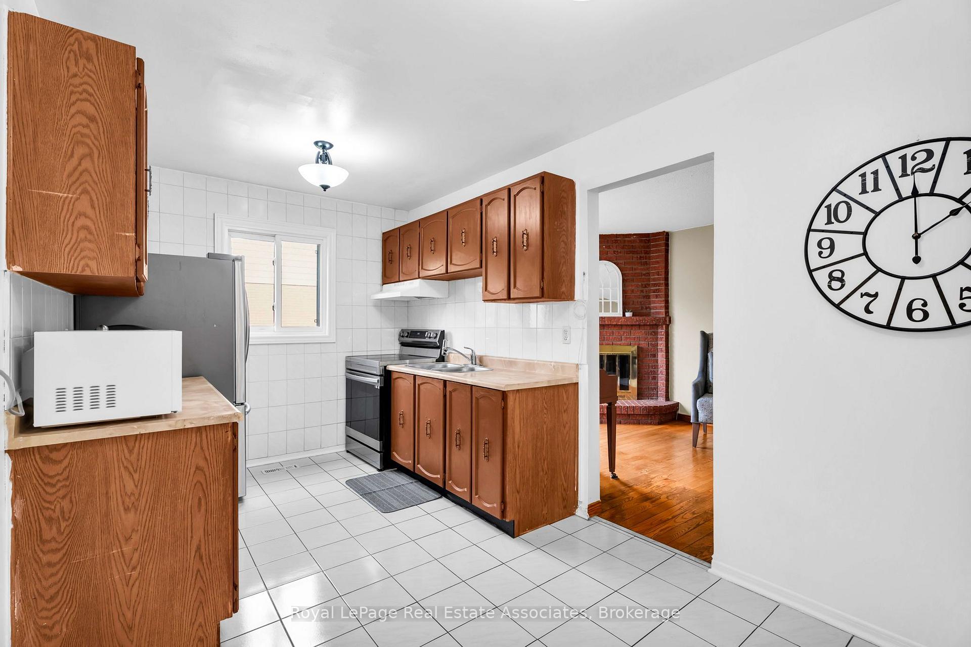 Photo 13 of 9 Windwood Drive, Etobicoke, West Humber-Clairville — HOMEH