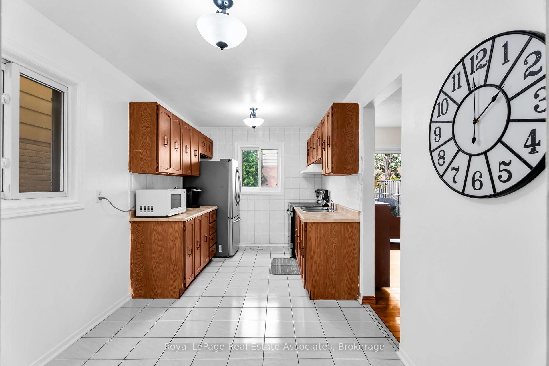 Photo 14 of 9 Windwood Drive, Etobicoke, West Humber-Clairville — HOMEH