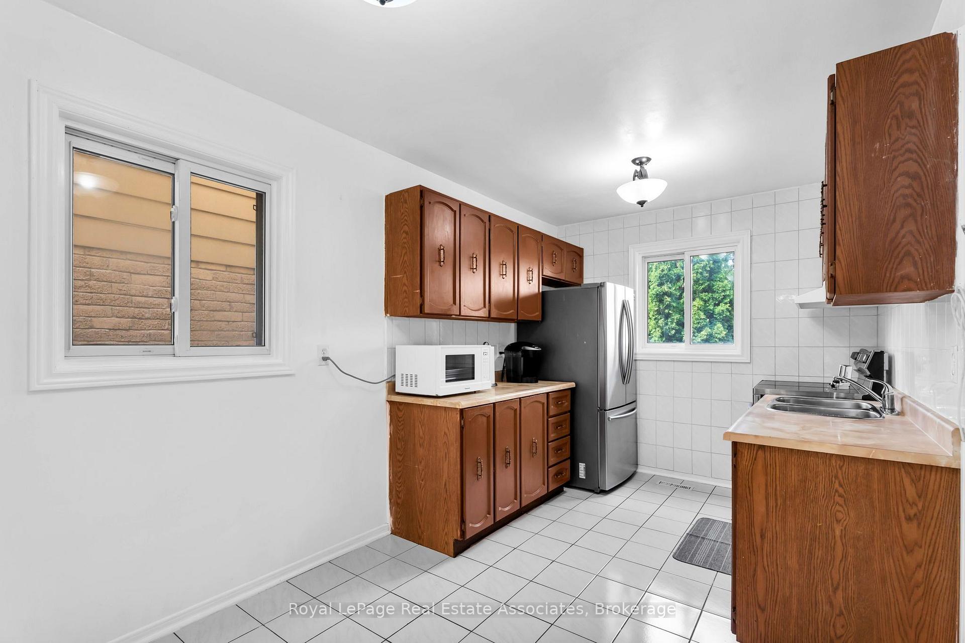 Photo 15 of 9 Windwood Drive, Etobicoke, West Humber-Clairville — HOMEH