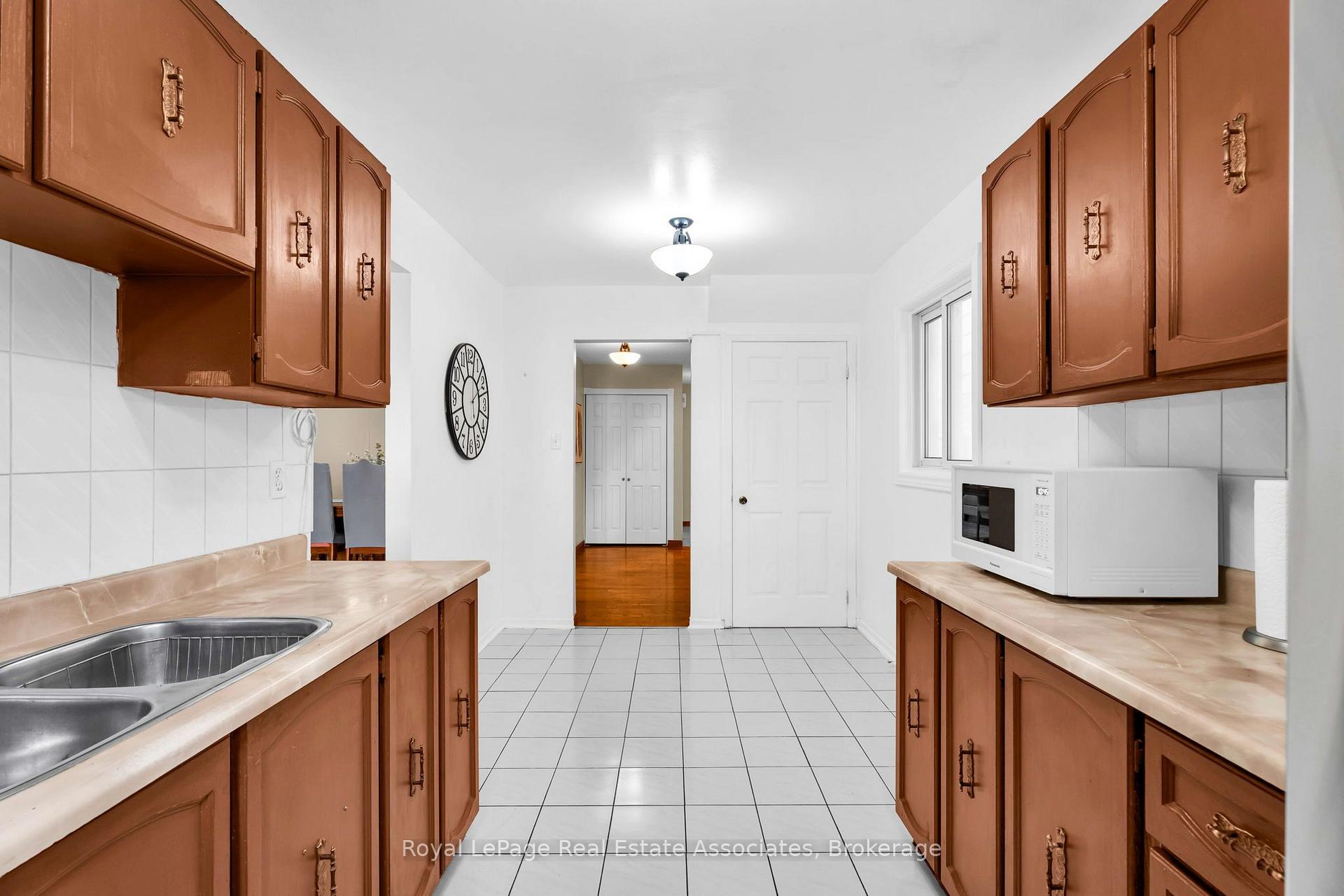 Photo 16 of 9 Windwood Drive, Etobicoke, West Humber-Clairville — HOMEH