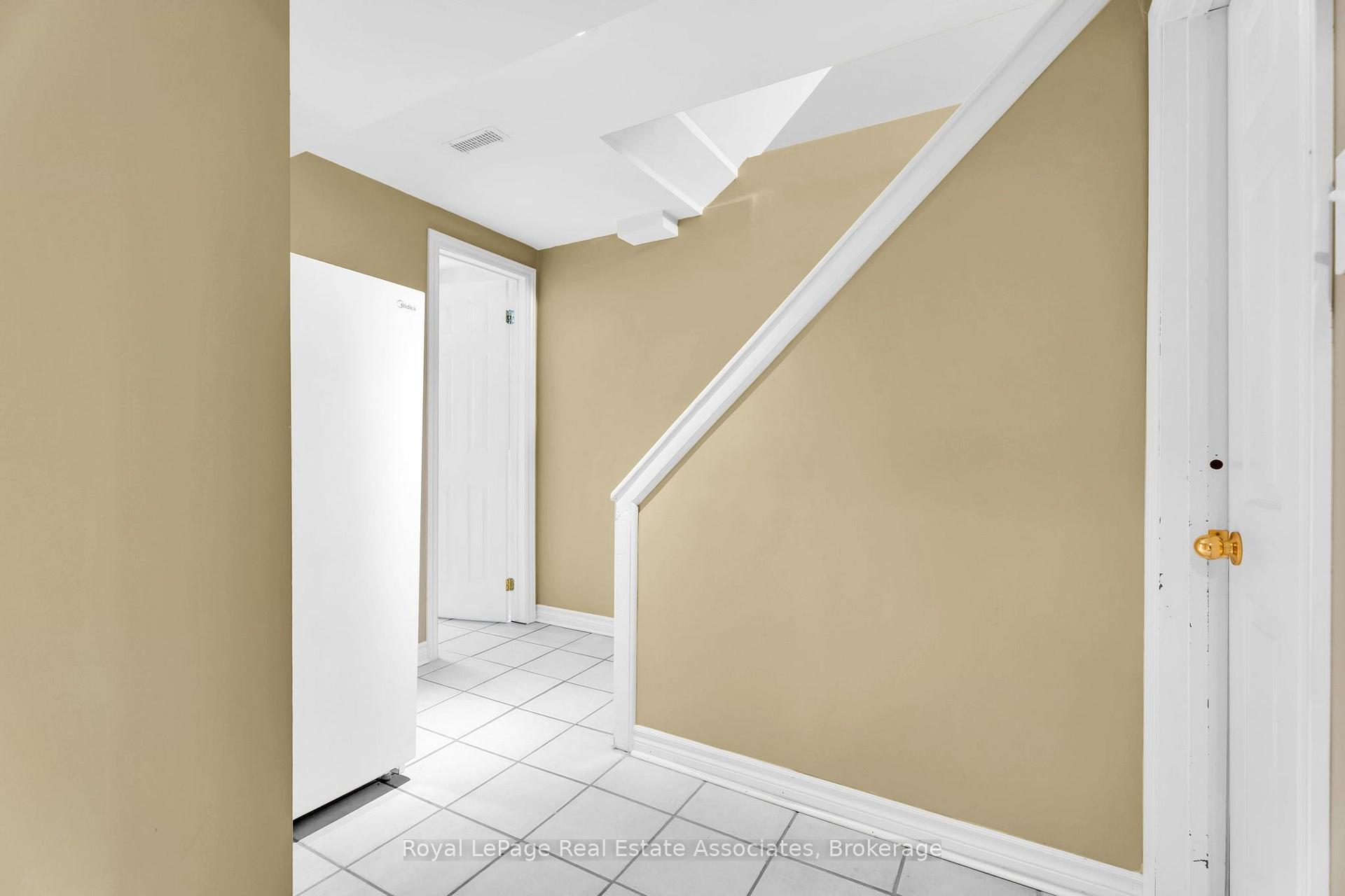 Photo 19 of 9 Windwood Drive, Etobicoke, West Humber-Clairville — HOMEH