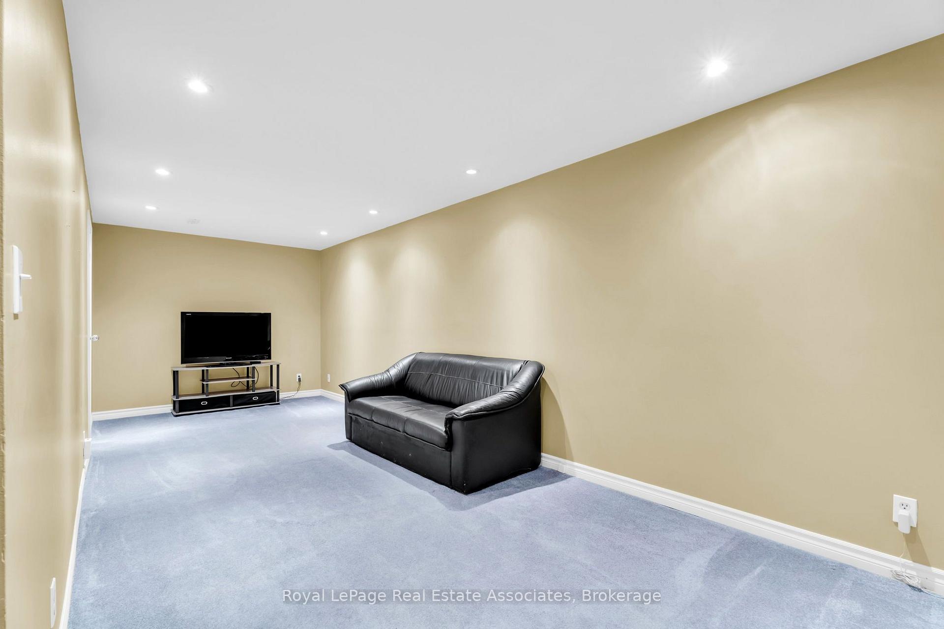 Photo 21 of 9 Windwood Drive, Etobicoke, West Humber-Clairville — HOMEH