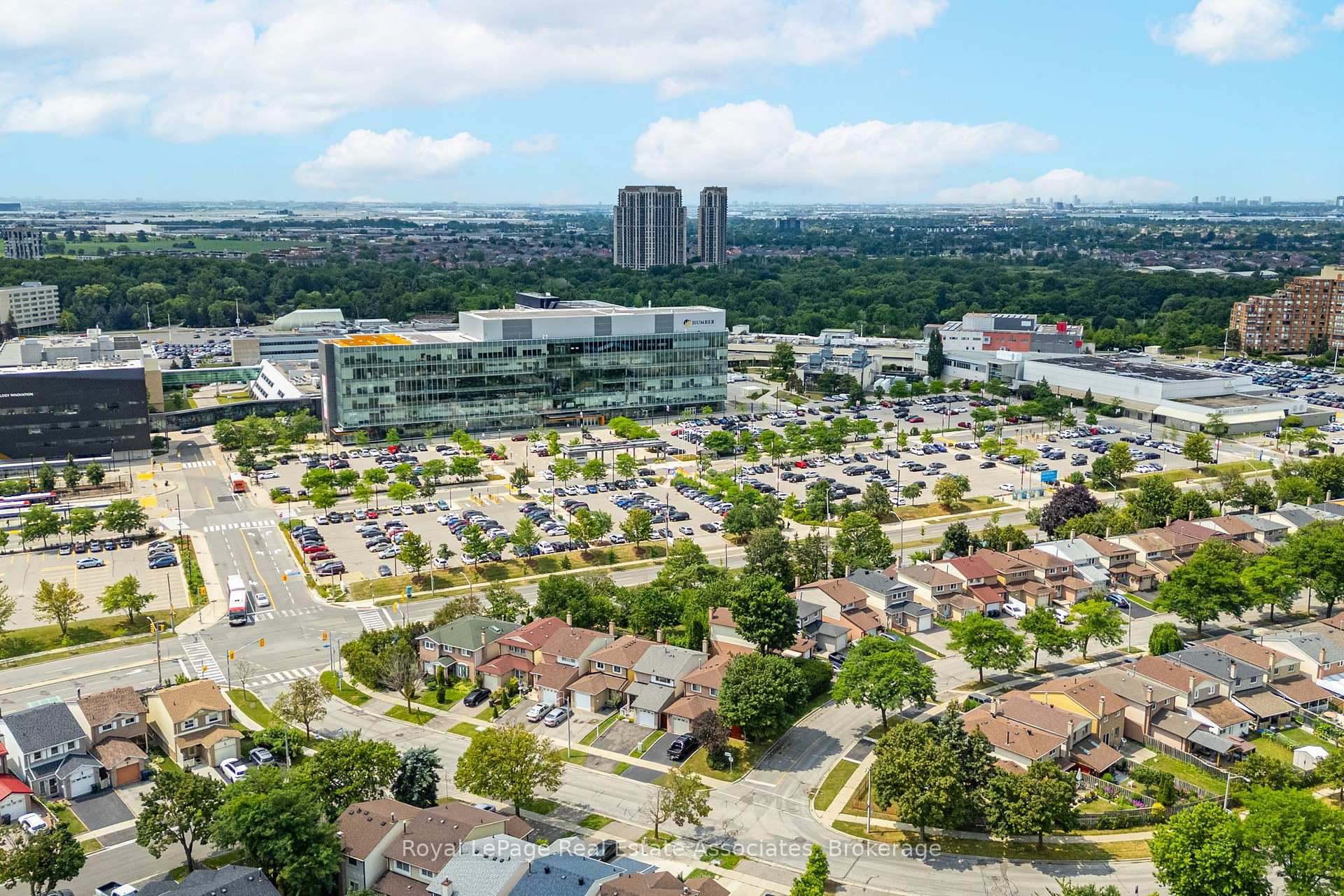 Photo 41 of 9 Windwood Drive, Etobicoke, West Humber-Clairville — HOMEH