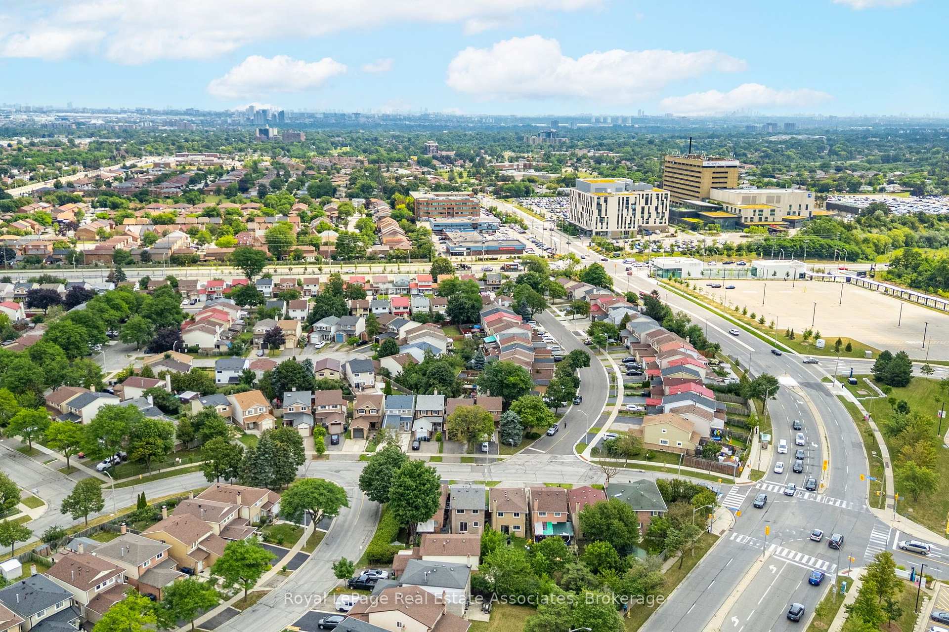 Photo 42 of 9 Windwood Drive, Etobicoke, West Humber-Clairville — HOMEH
