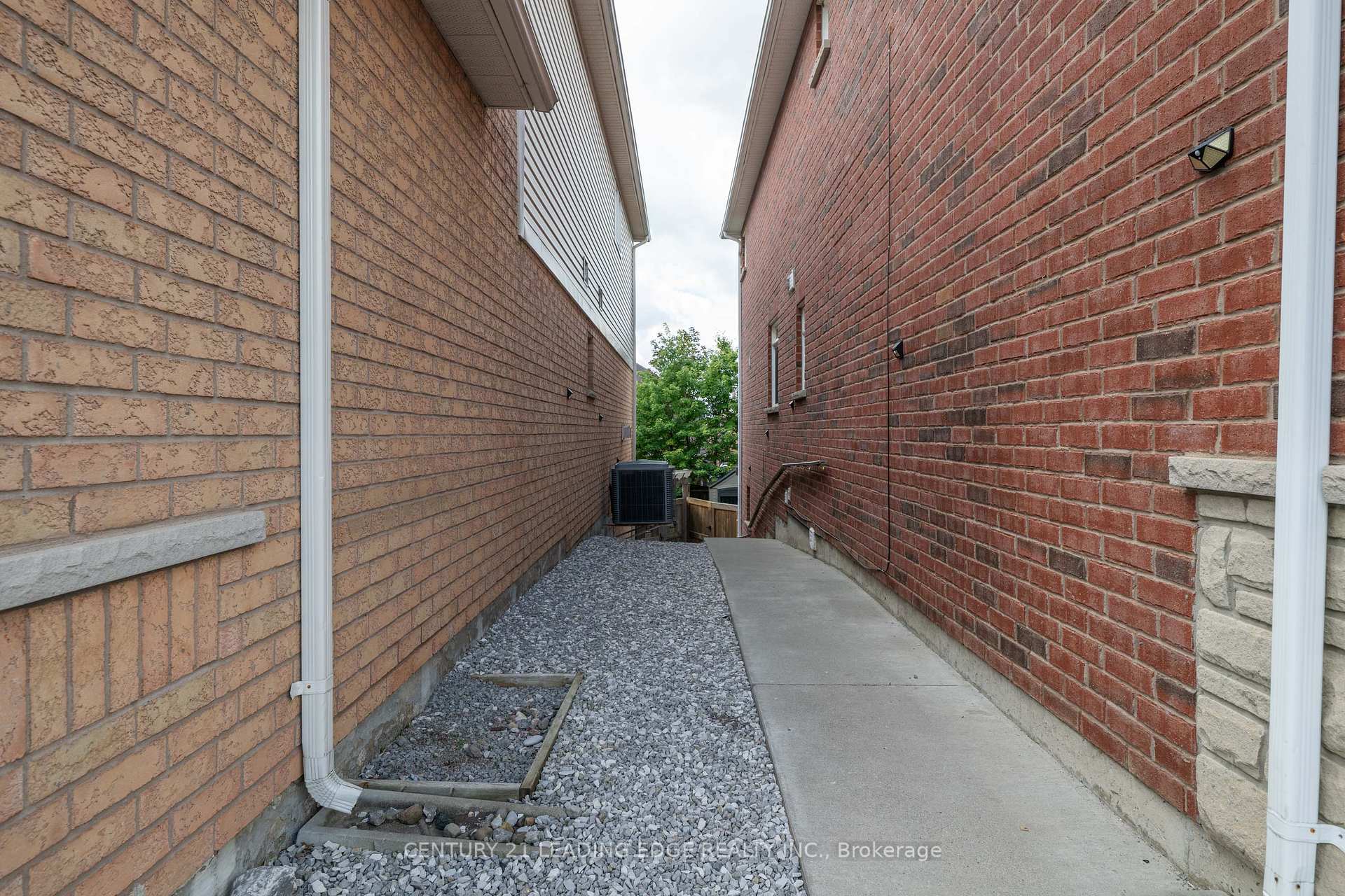 Photo 45 of 1530 Rockaway Street E, Oshawa, Taunton — HOMEH