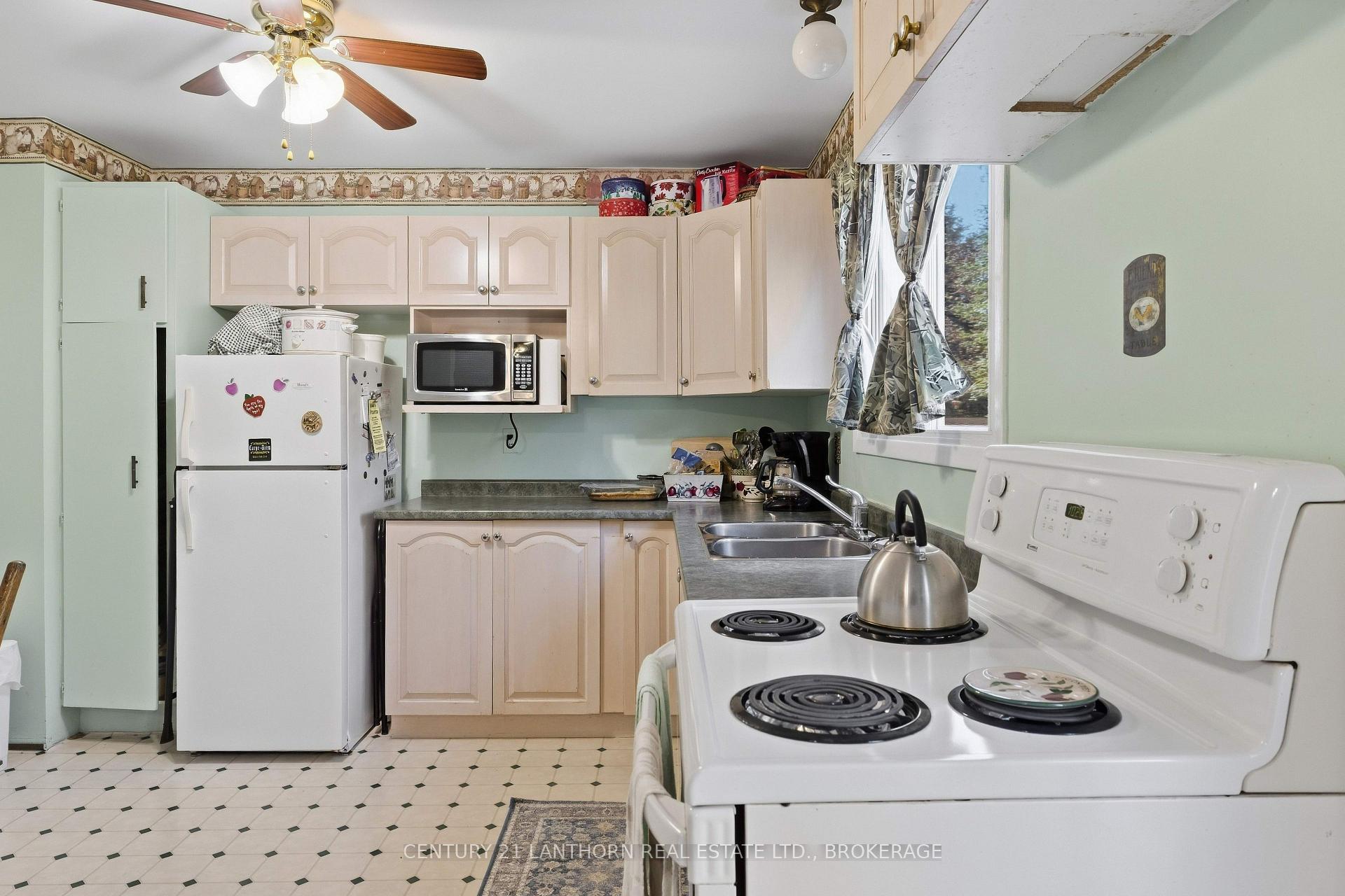 Photo 10 of 16 Winchester Drive, Greater Napanee — HOMEH