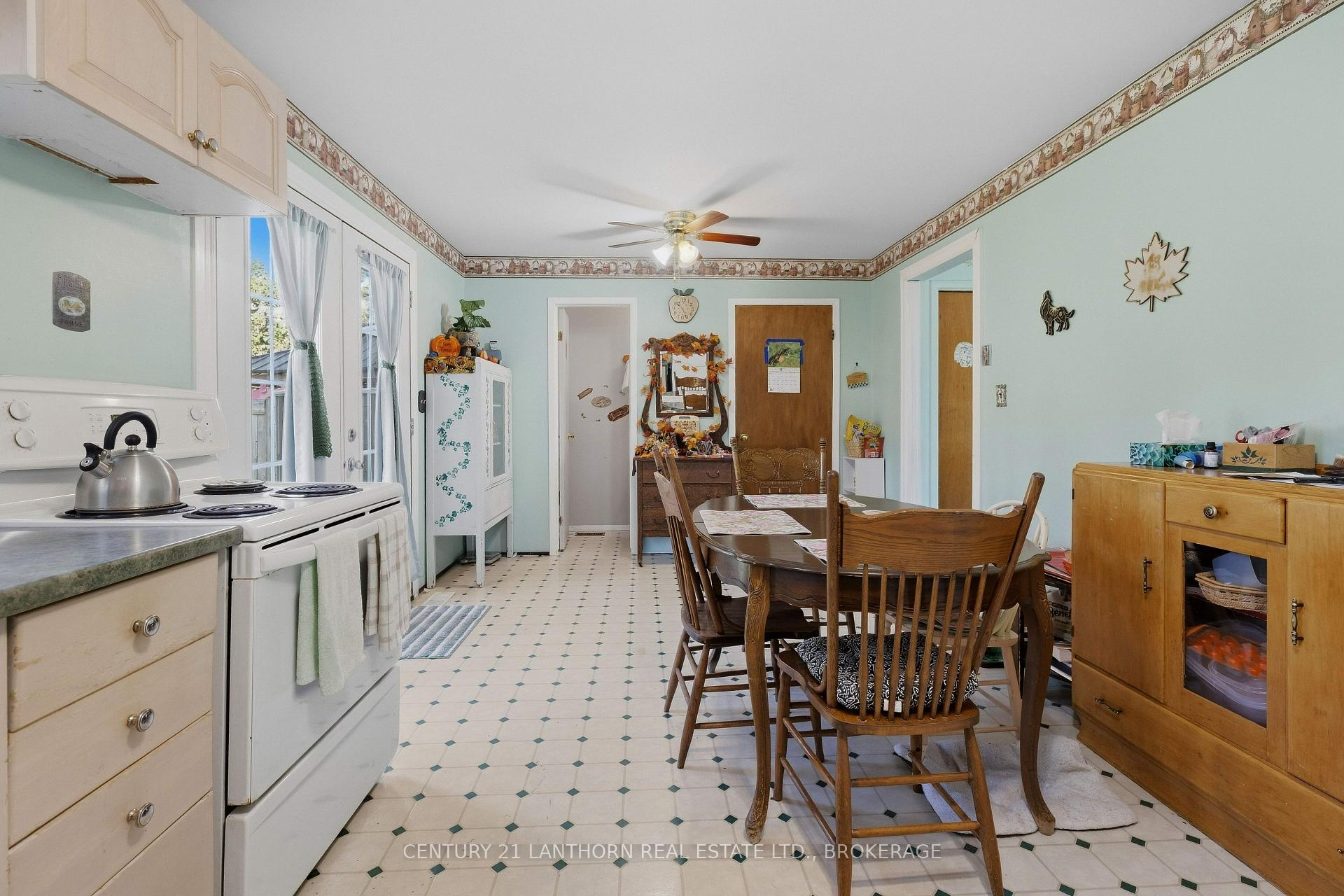 Photo 11 of 16 Winchester Drive, Greater Napanee — HOMEH