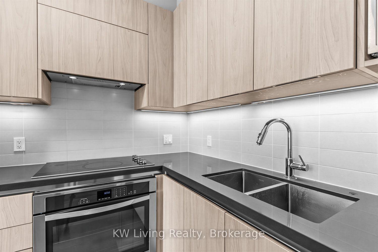 Photo 13 of Unit 711, 15 Water Walk Drive, Markham, Unionville — HOMEH