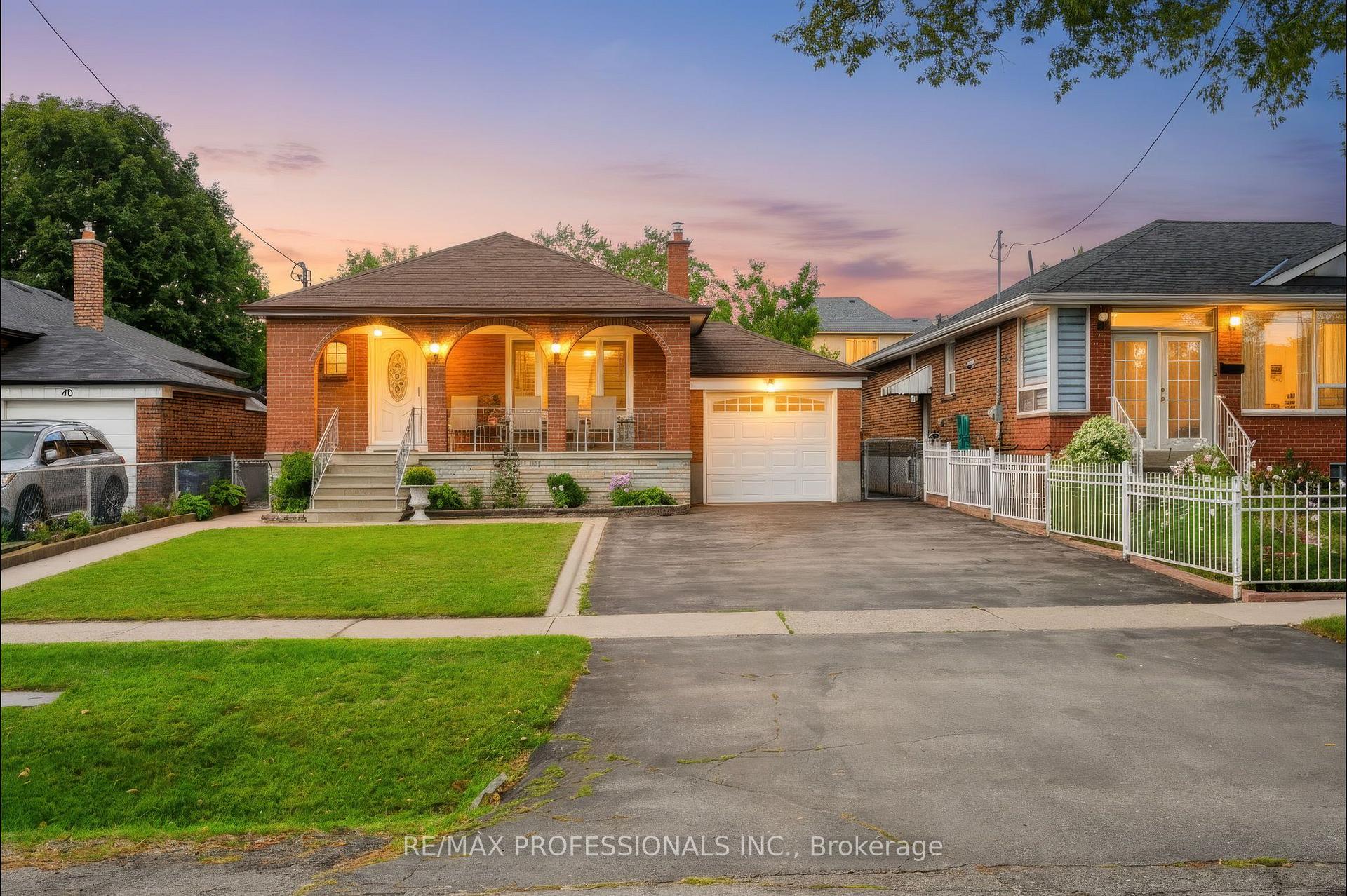 Photo 1 of 42 Woolgar Avenue, Etobicoke, Islington-City Centre West — HOMEH