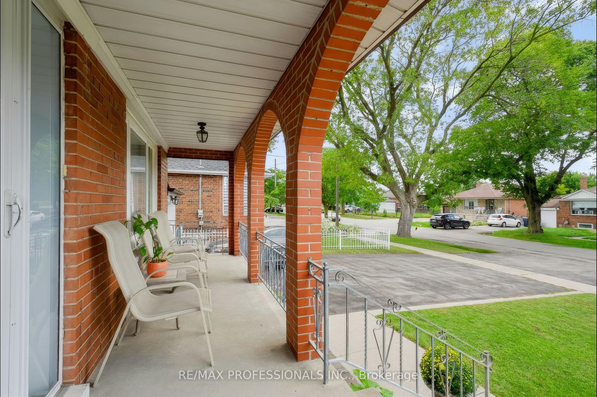 Photo 4 of 42 Woolgar Avenue, Etobicoke, Islington-City Centre West — HOMEH