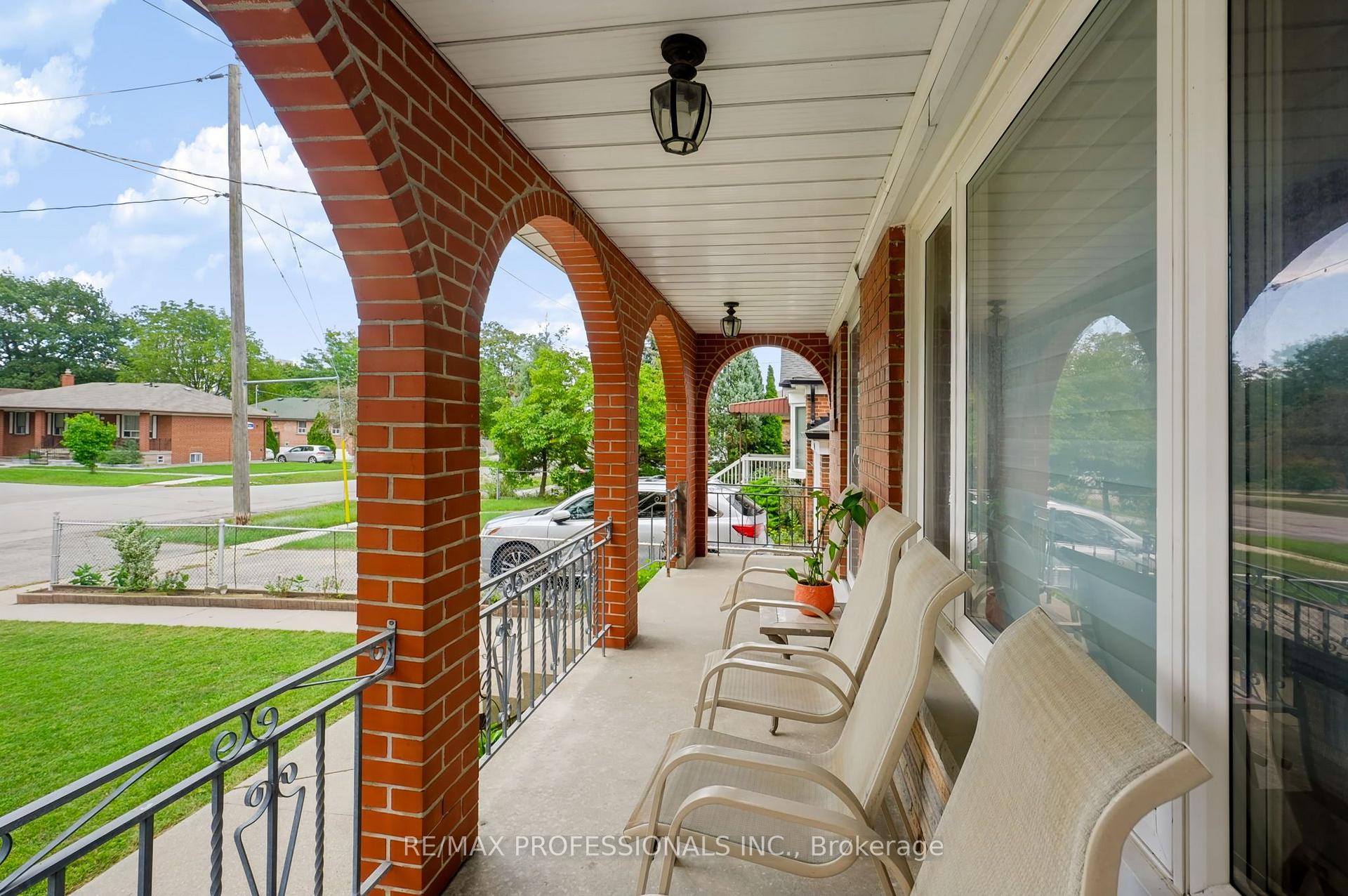 Photo 5 of 42 Woolgar Avenue, Etobicoke, Islington-City Centre West — HOMEH