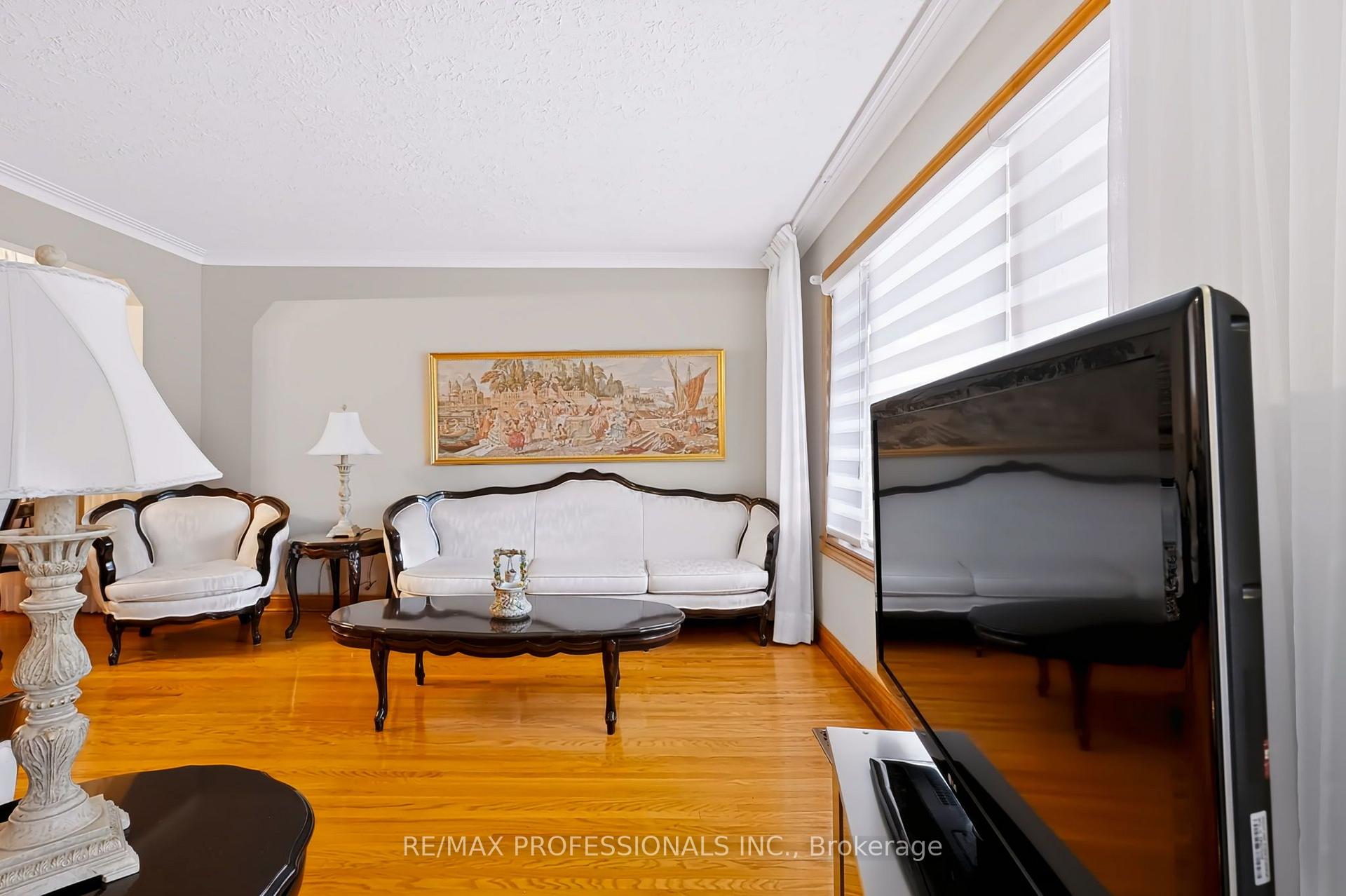 Photo 11 of 42 Woolgar Avenue, Etobicoke, Islington-City Centre West — HOMEH