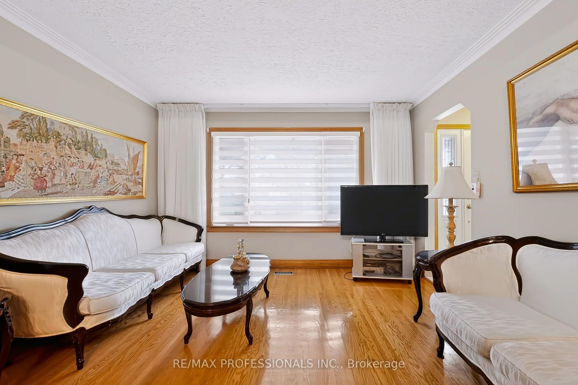 Photo 13 of 42 Woolgar Avenue, Etobicoke, Islington-City Centre West — HOMEH