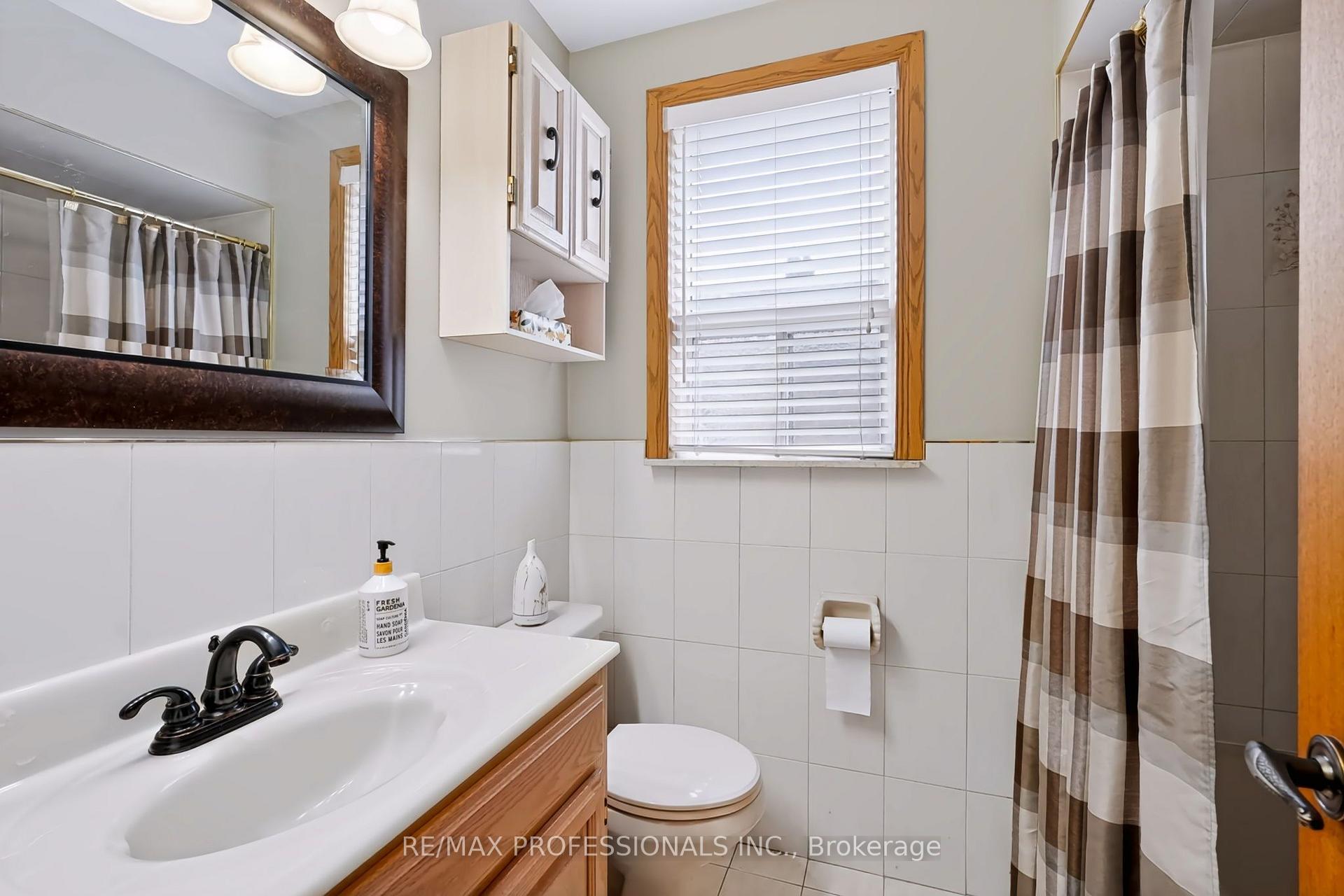 Photo 16 of 42 Woolgar Avenue, Etobicoke, Islington-City Centre West — HOMEH