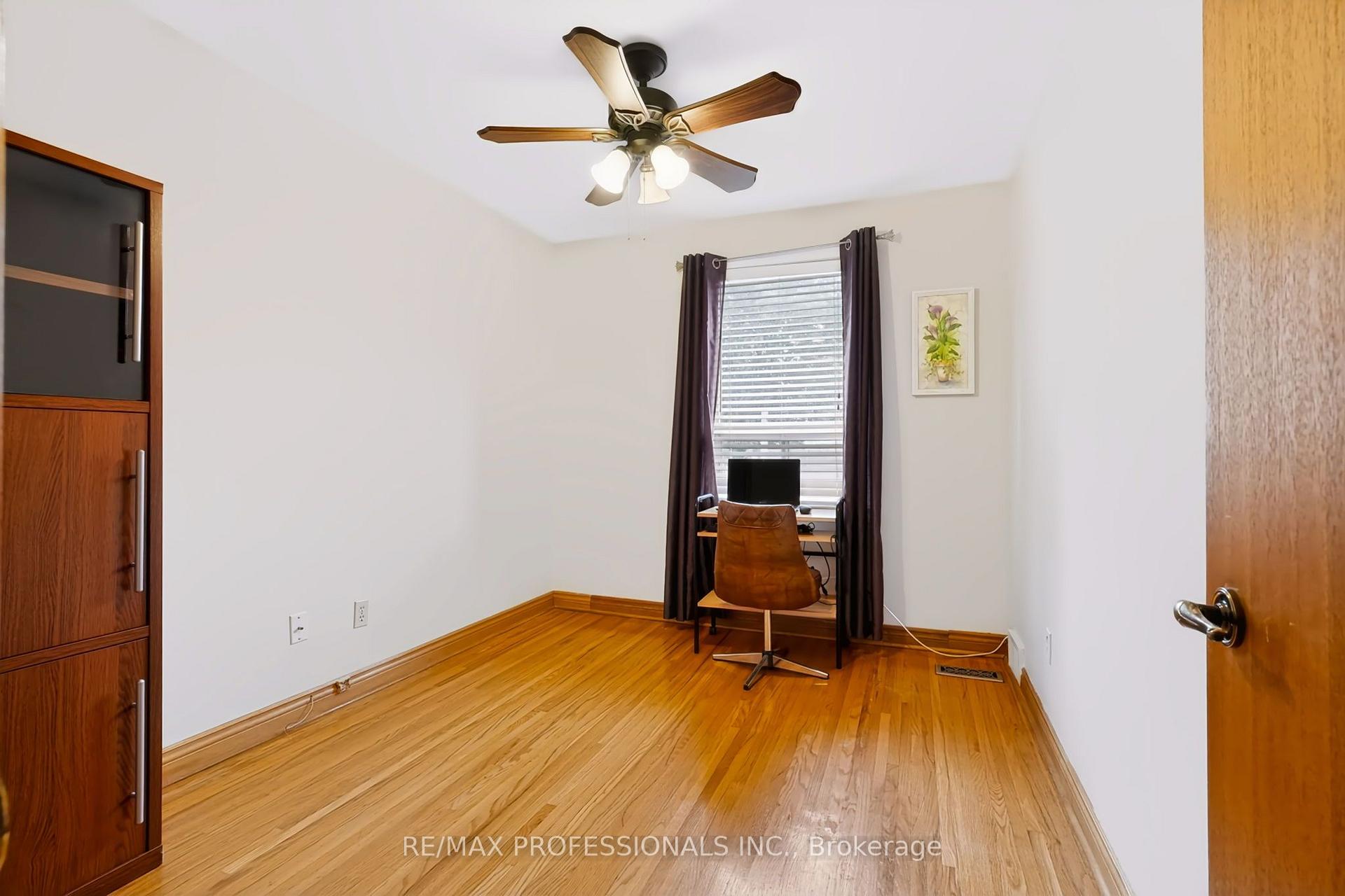Photo 17 of 42 Woolgar Avenue, Etobicoke, Islington-City Centre West — HOMEH