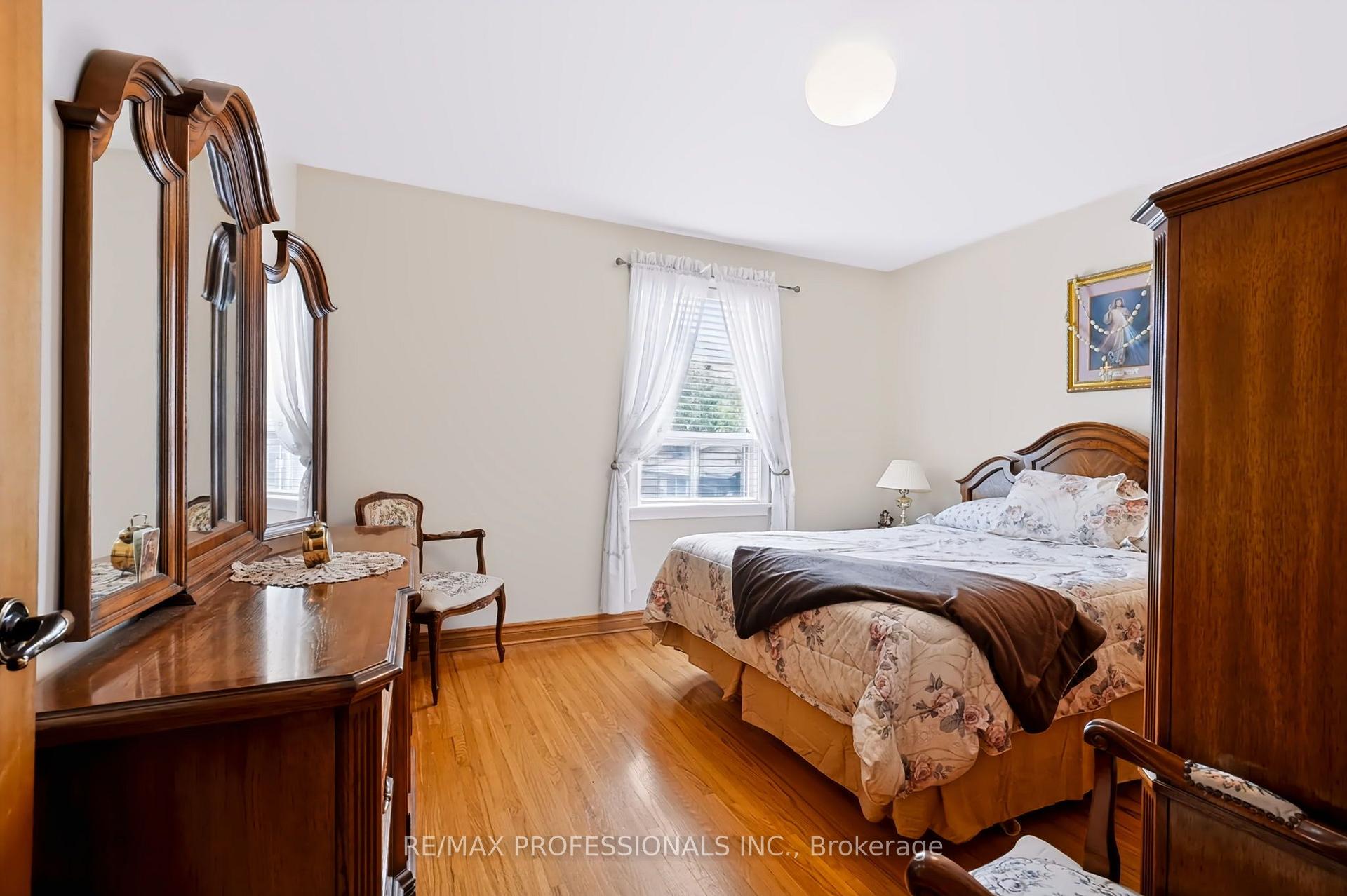 Photo 19 of 42 Woolgar Avenue, Etobicoke, Islington-City Centre West — HOMEH