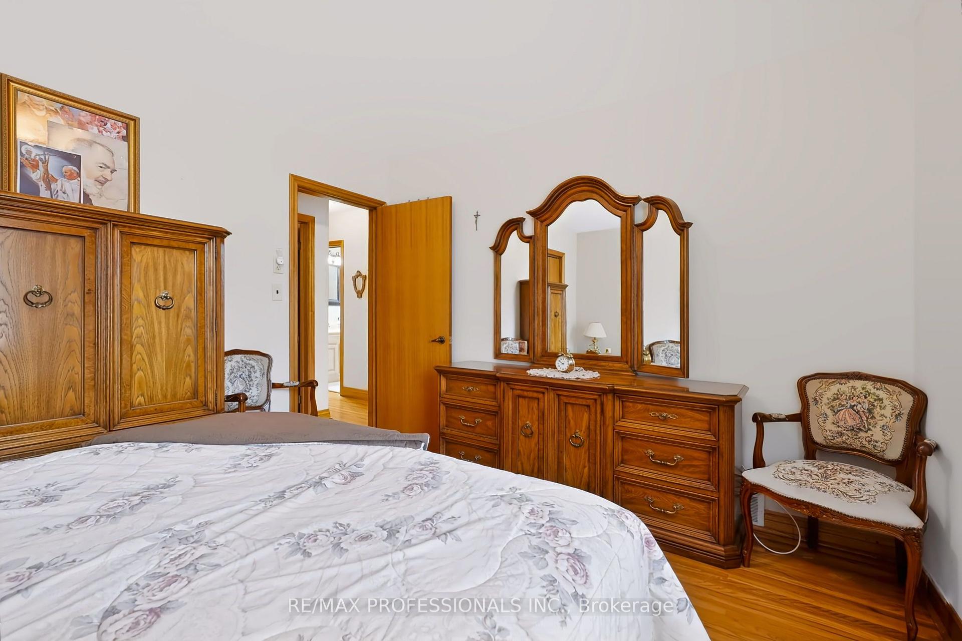 Photo 20 of 42 Woolgar Avenue, Etobicoke, Islington-City Centre West — HOMEH