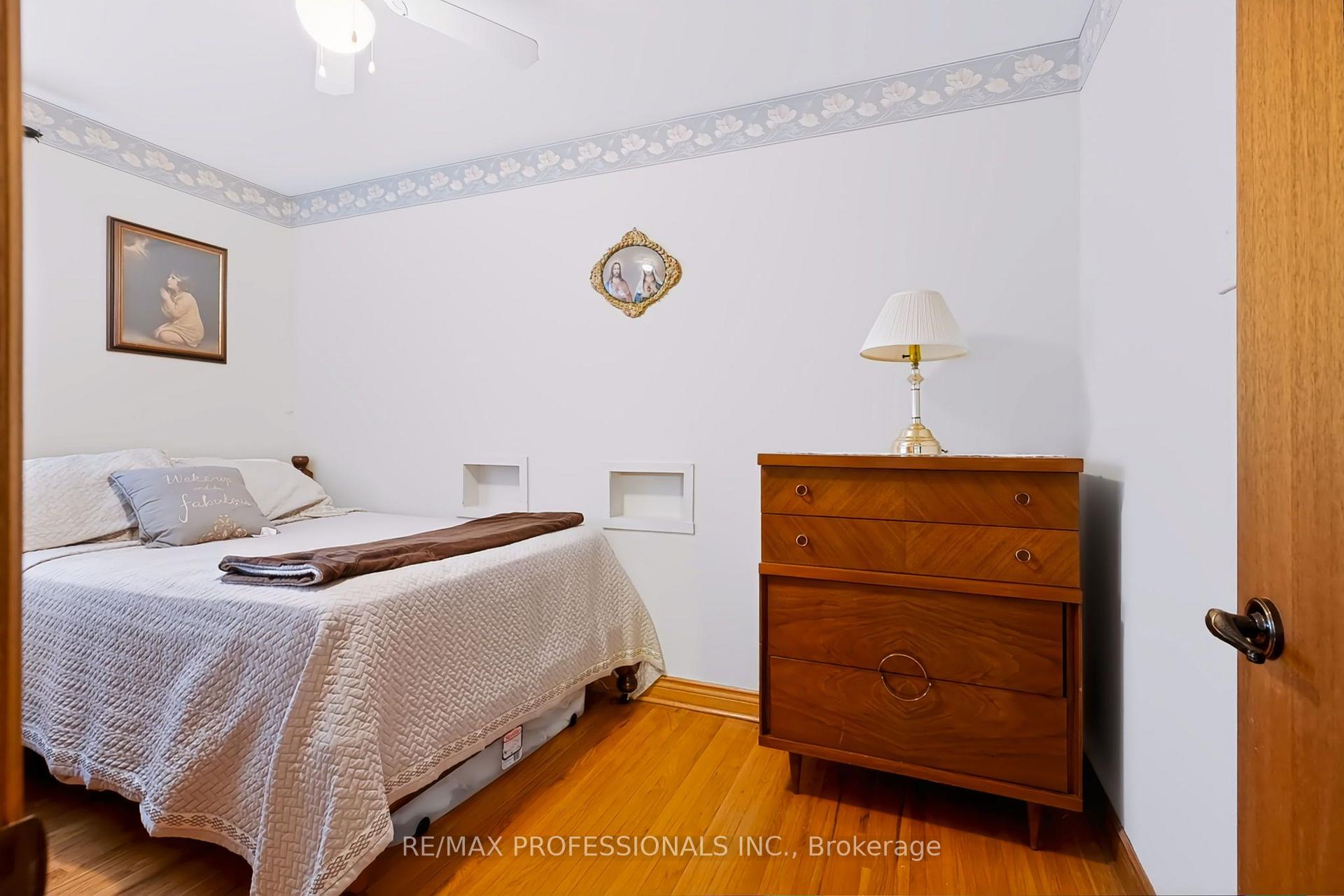 Photo 21 of 42 Woolgar Avenue, Etobicoke, Islington-City Centre West — HOMEH