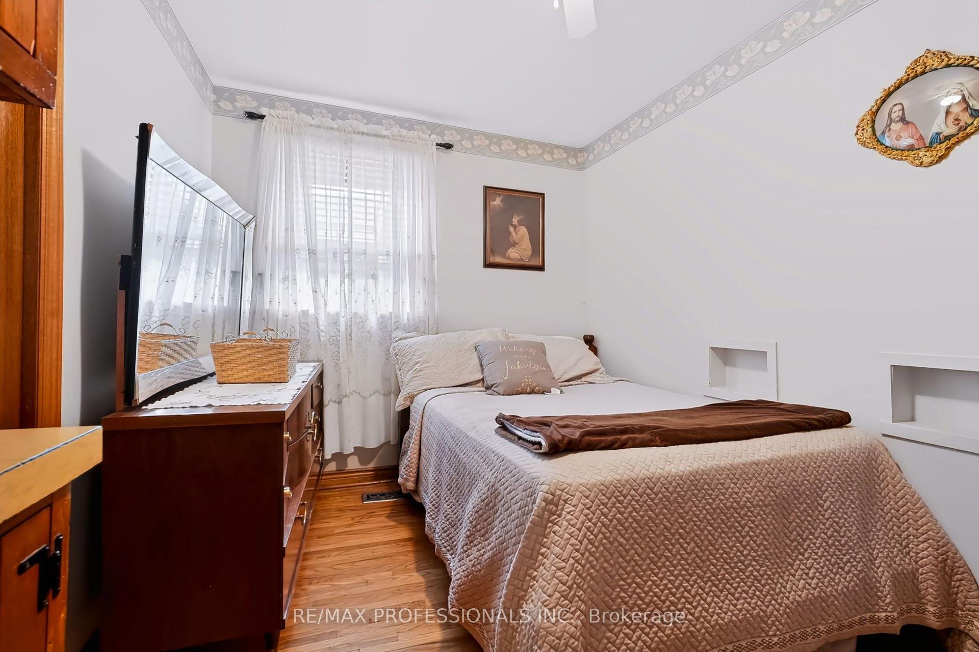 Photo 22 of 42 Woolgar Avenue, Etobicoke, Islington-City Centre West — HOMEH