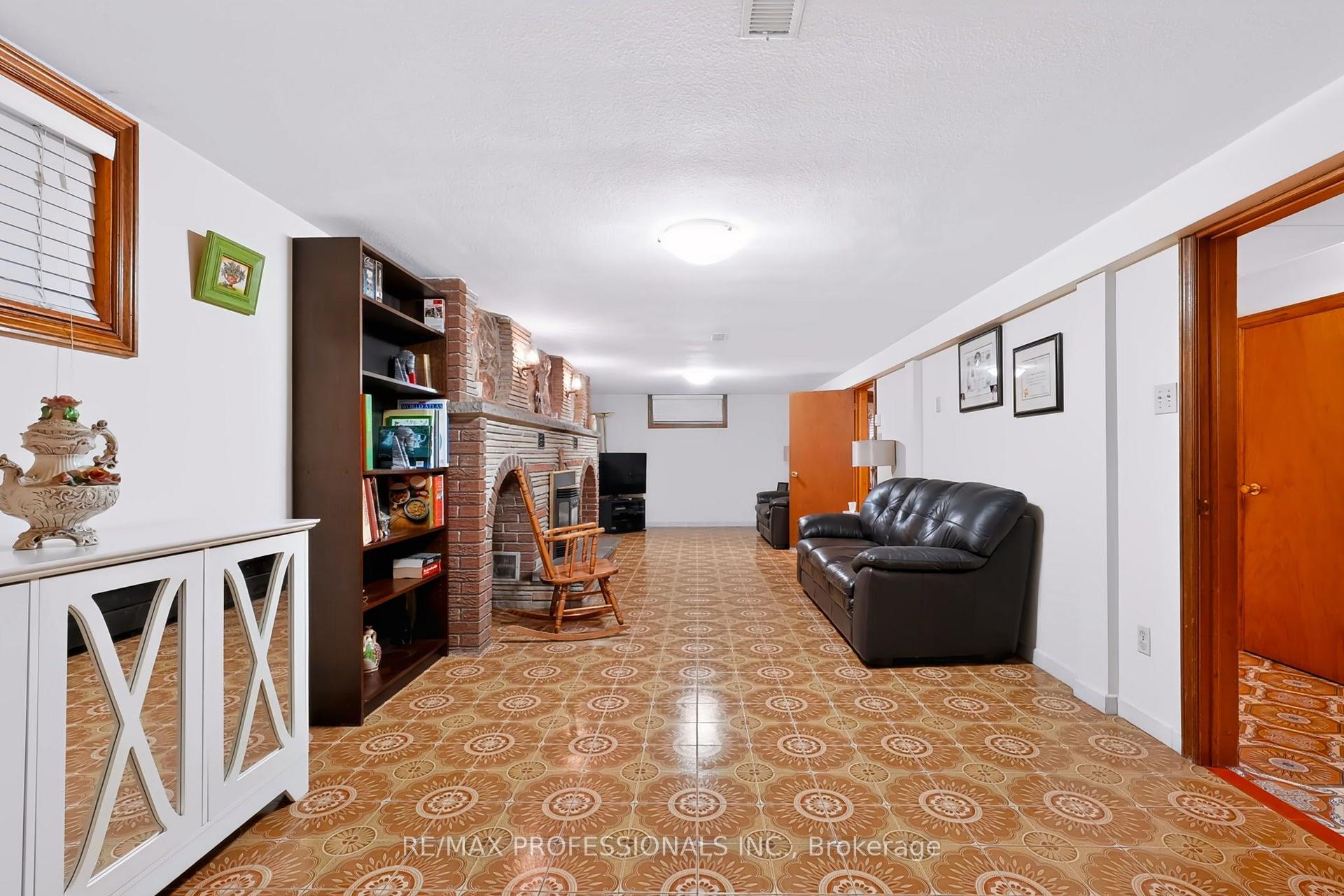 Photo 29 of 42 Woolgar Avenue, Etobicoke, Islington-City Centre West — HOMEH