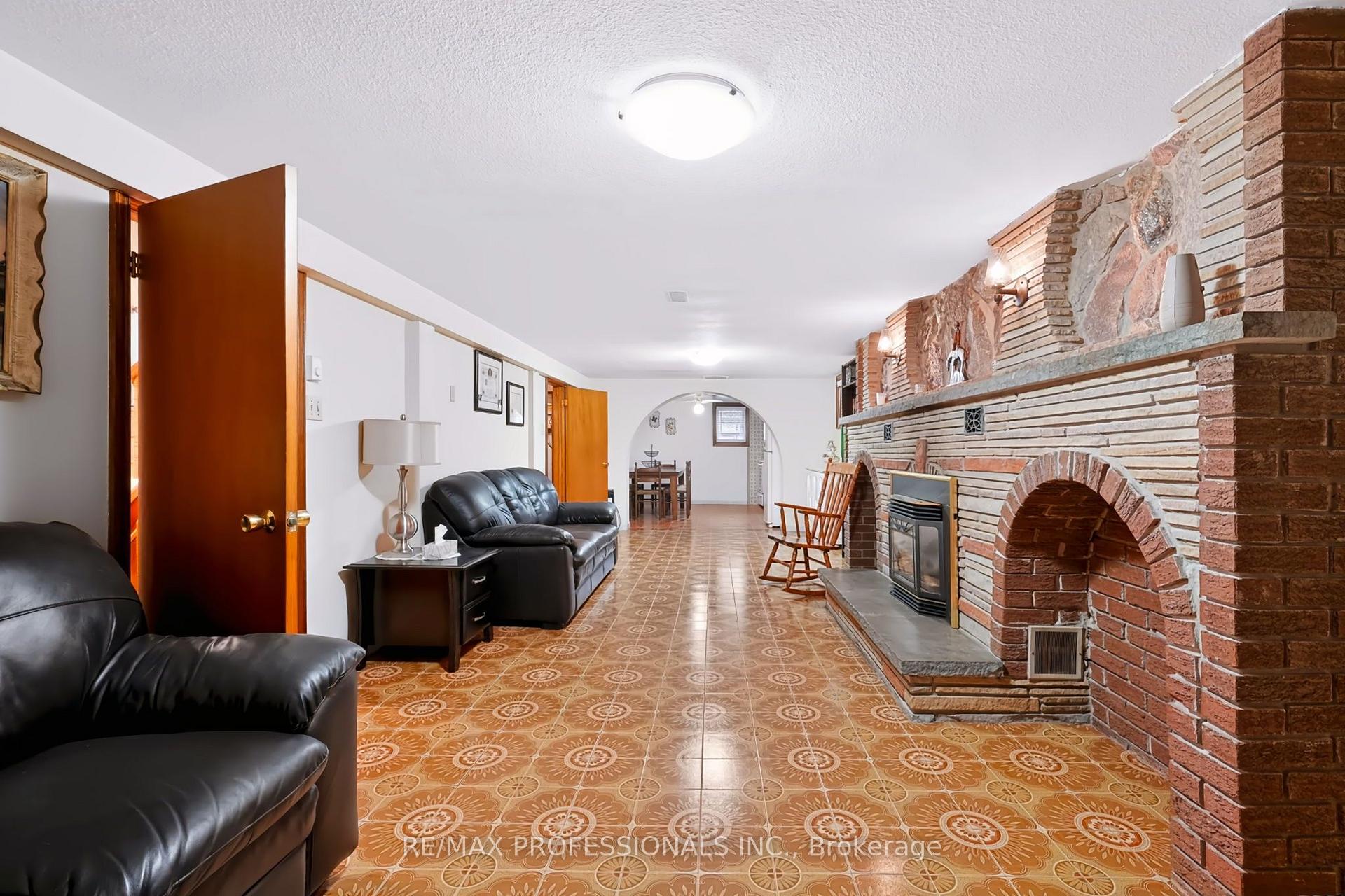 Photo 30 of 42 Woolgar Avenue, Etobicoke, Islington-City Centre West — HOMEH