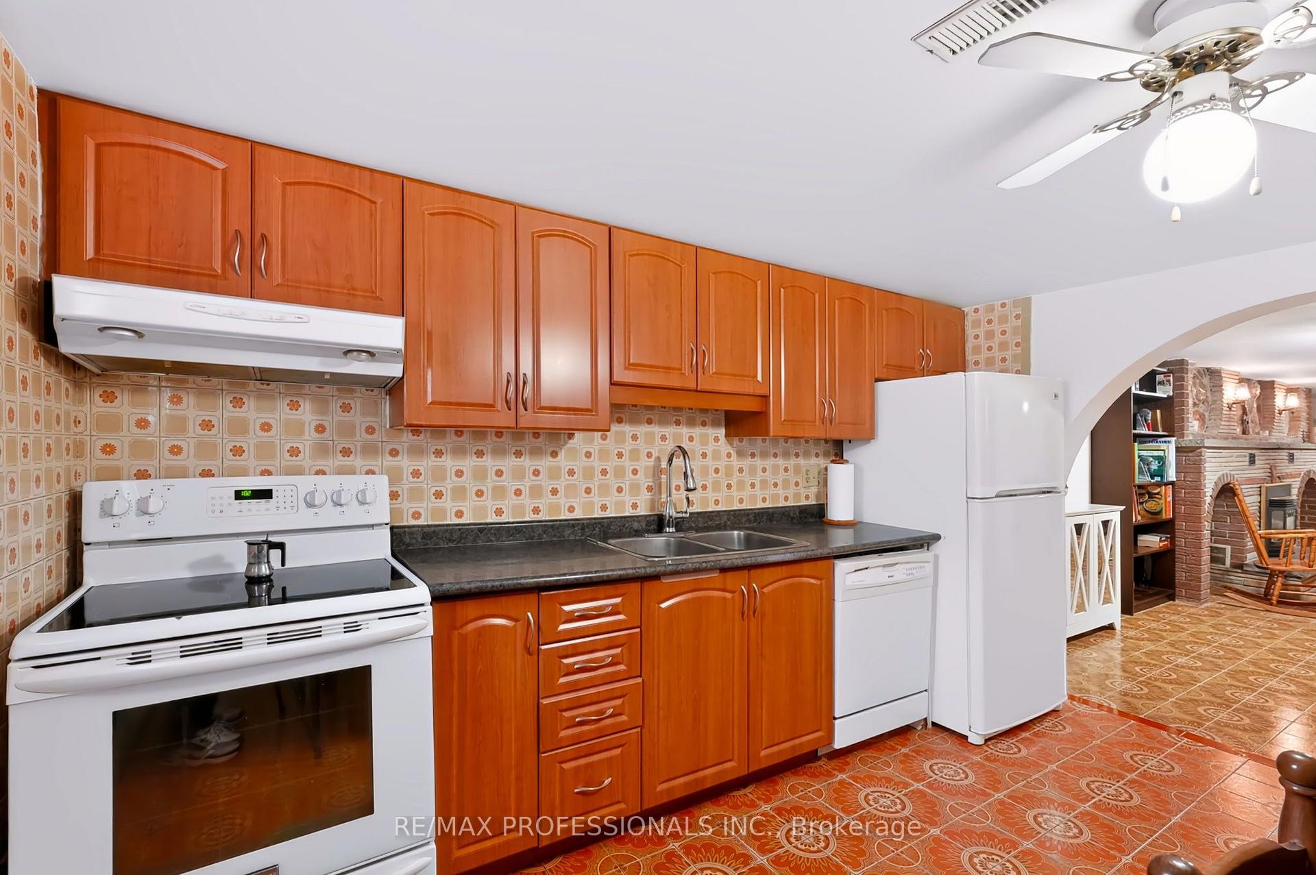 Photo 34 of 42 Woolgar Avenue, Etobicoke, Islington-City Centre West — HOMEH