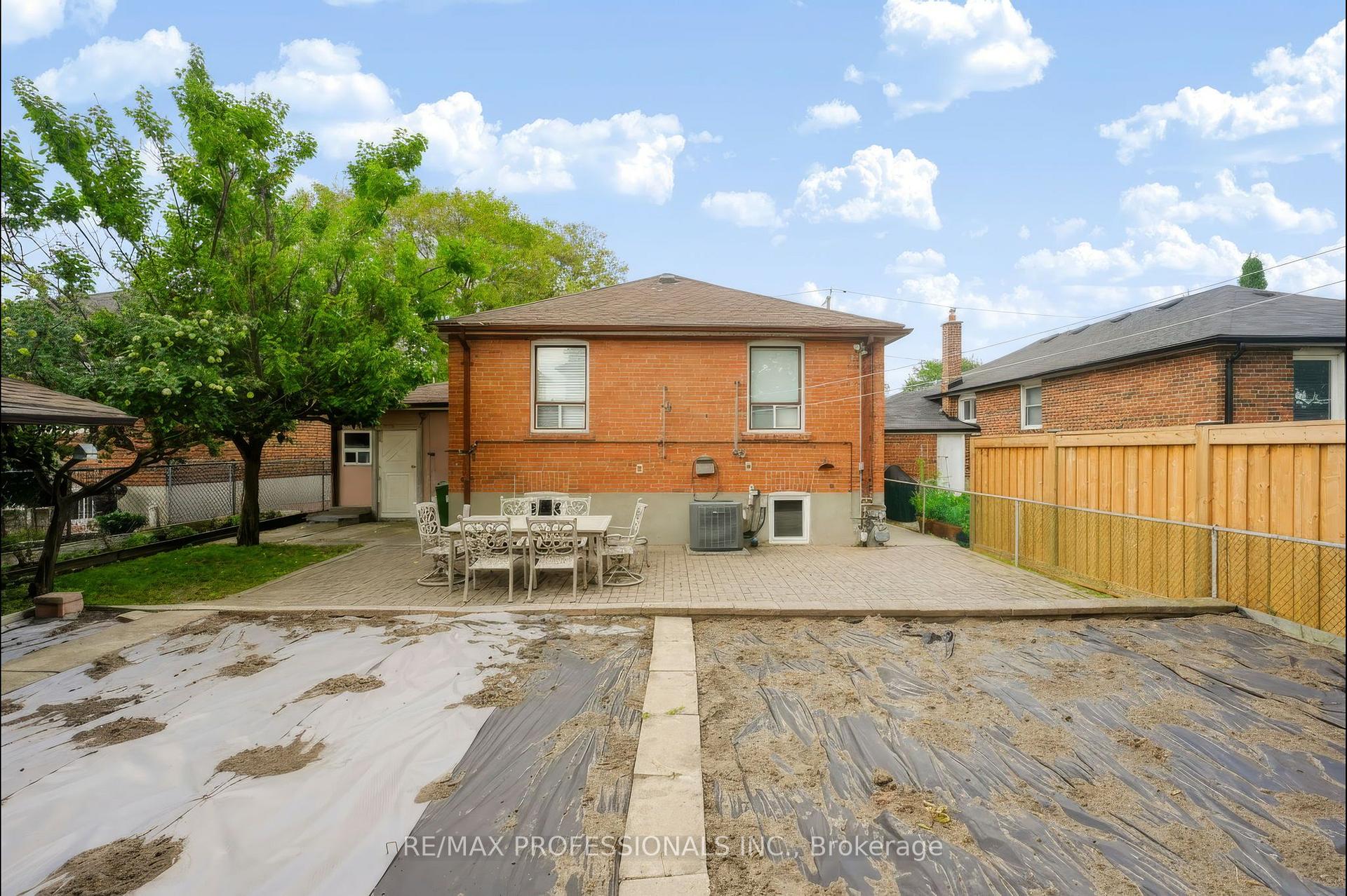 Photo 39 of 42 Woolgar Avenue, Etobicoke, Islington-City Centre West — HOMEH