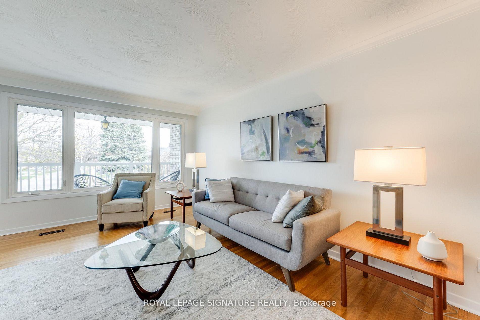 Photo 3 of 124 Edmonton Drive, North York, Pleasant View — HOMEH