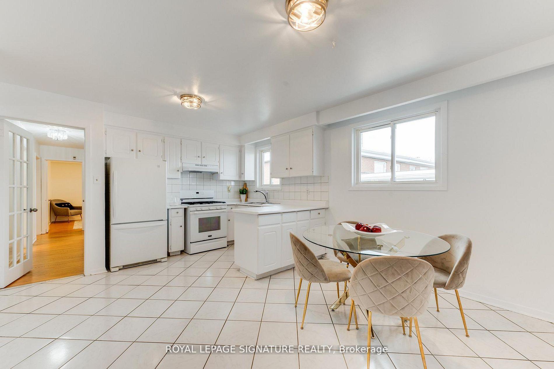 Photo 11 of 124 Edmonton Drive, North York, Pleasant View — HOMEH