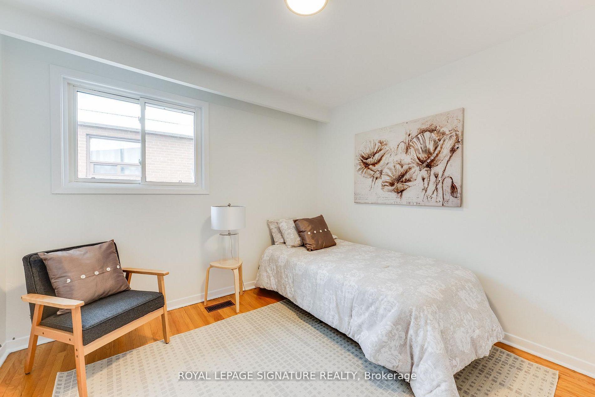 Photo 16 of 124 Edmonton Drive, North York, Pleasant View — HOMEH