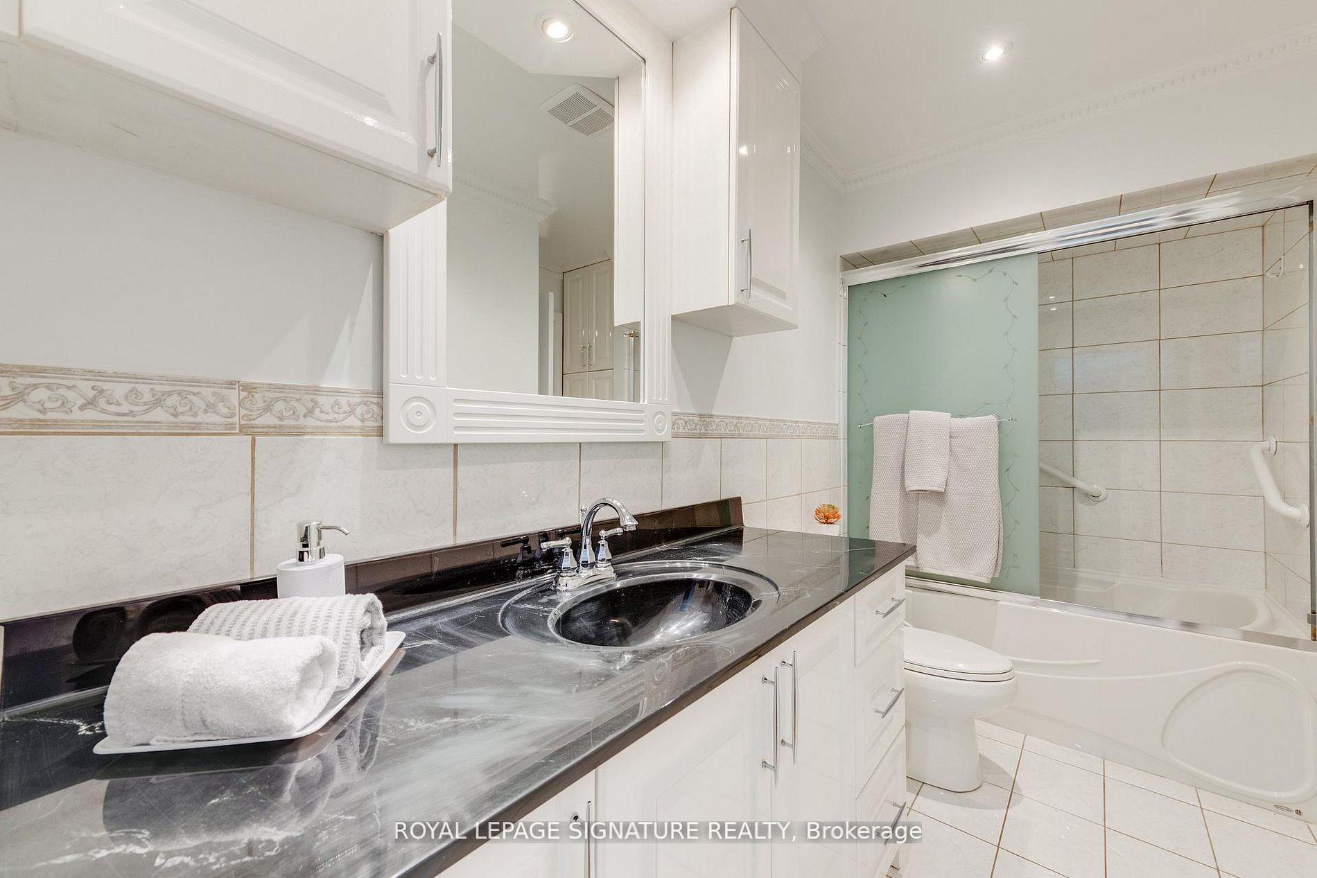 Photo 18 of 124 Edmonton Drive, North York, Pleasant View — HOMEH